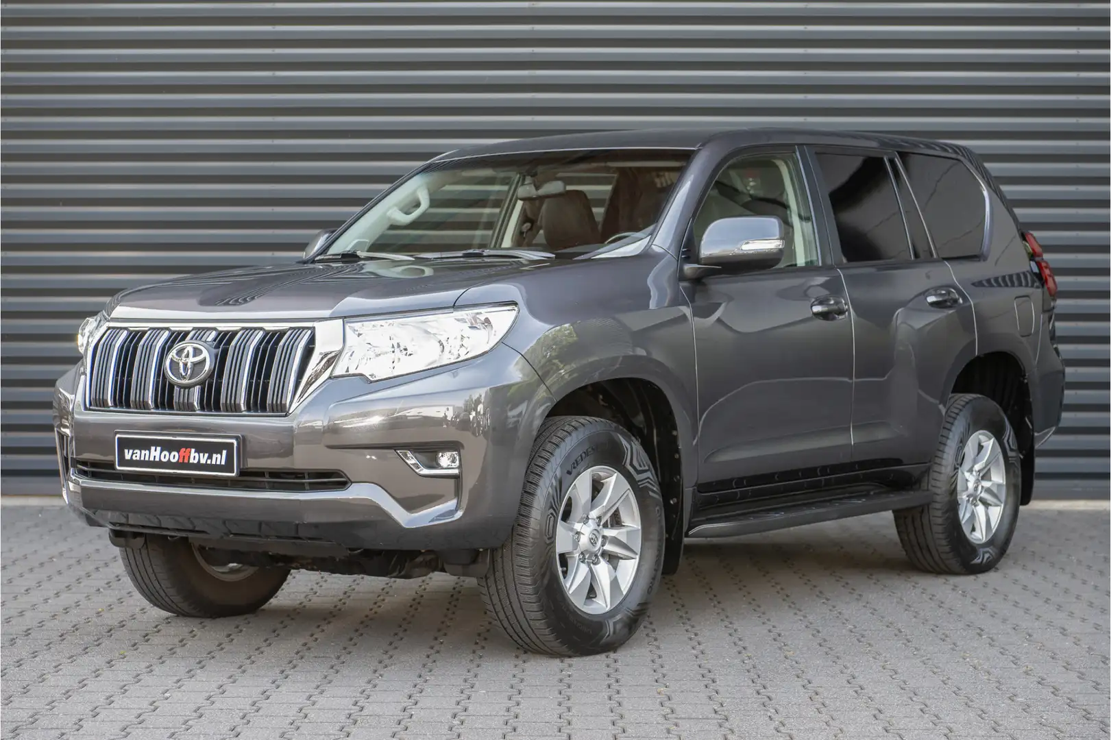 Toyota Land Cruiser 2.8 D-4D-F Grijs kenteken - Grijs metallic Grijs - 1