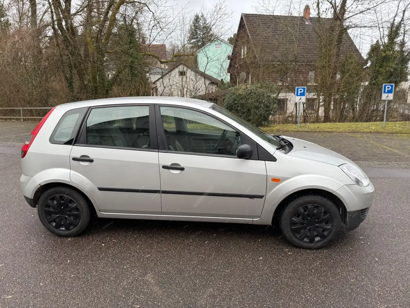 Ford Fiesta 1.25 16V Ambiente HU07.2027 Silber - 2