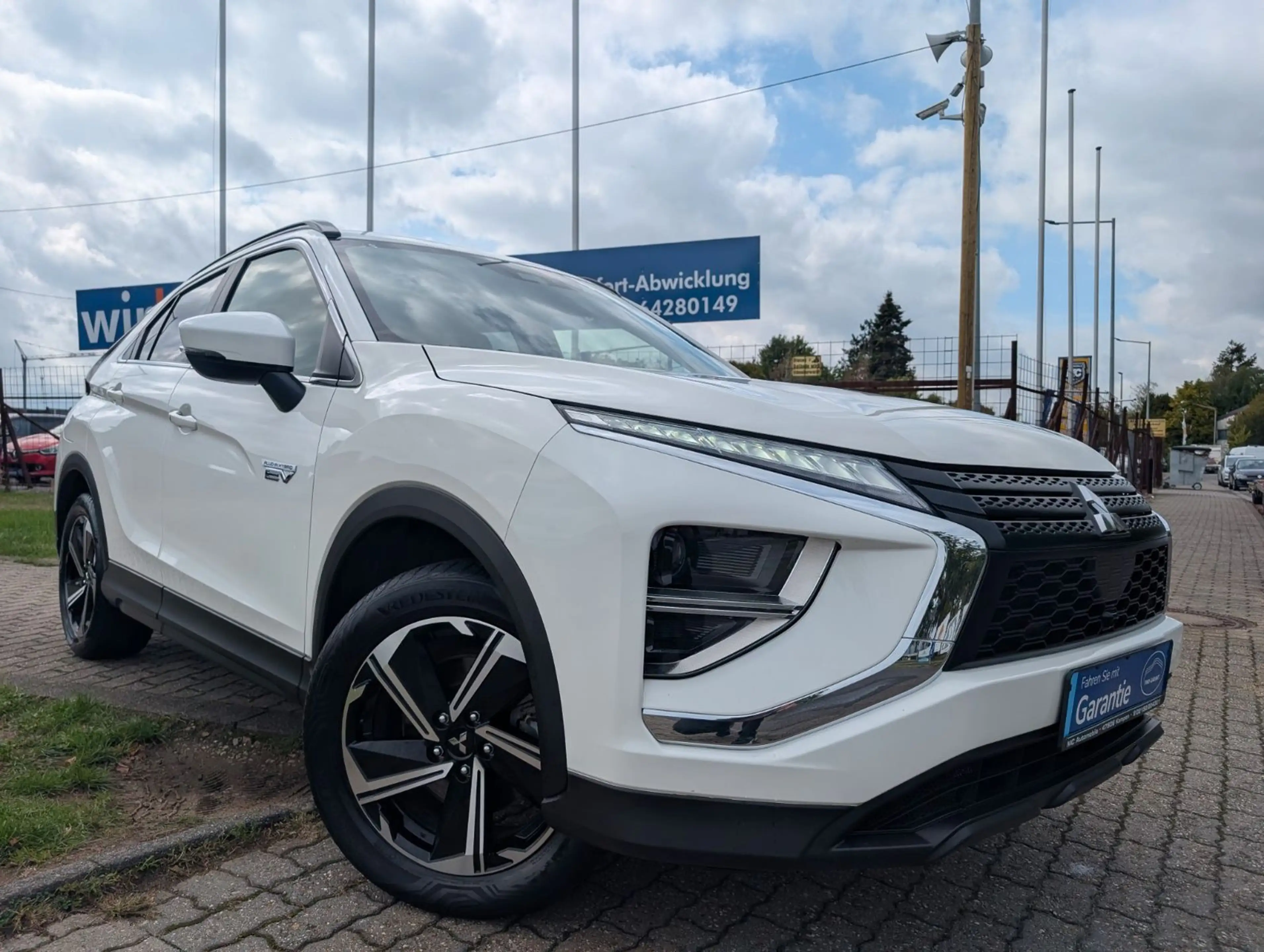 Mitsubishi Eclipse Cross Basis Hybrid 4WD*TEMPOMAT*KAMERA ! — photo 8