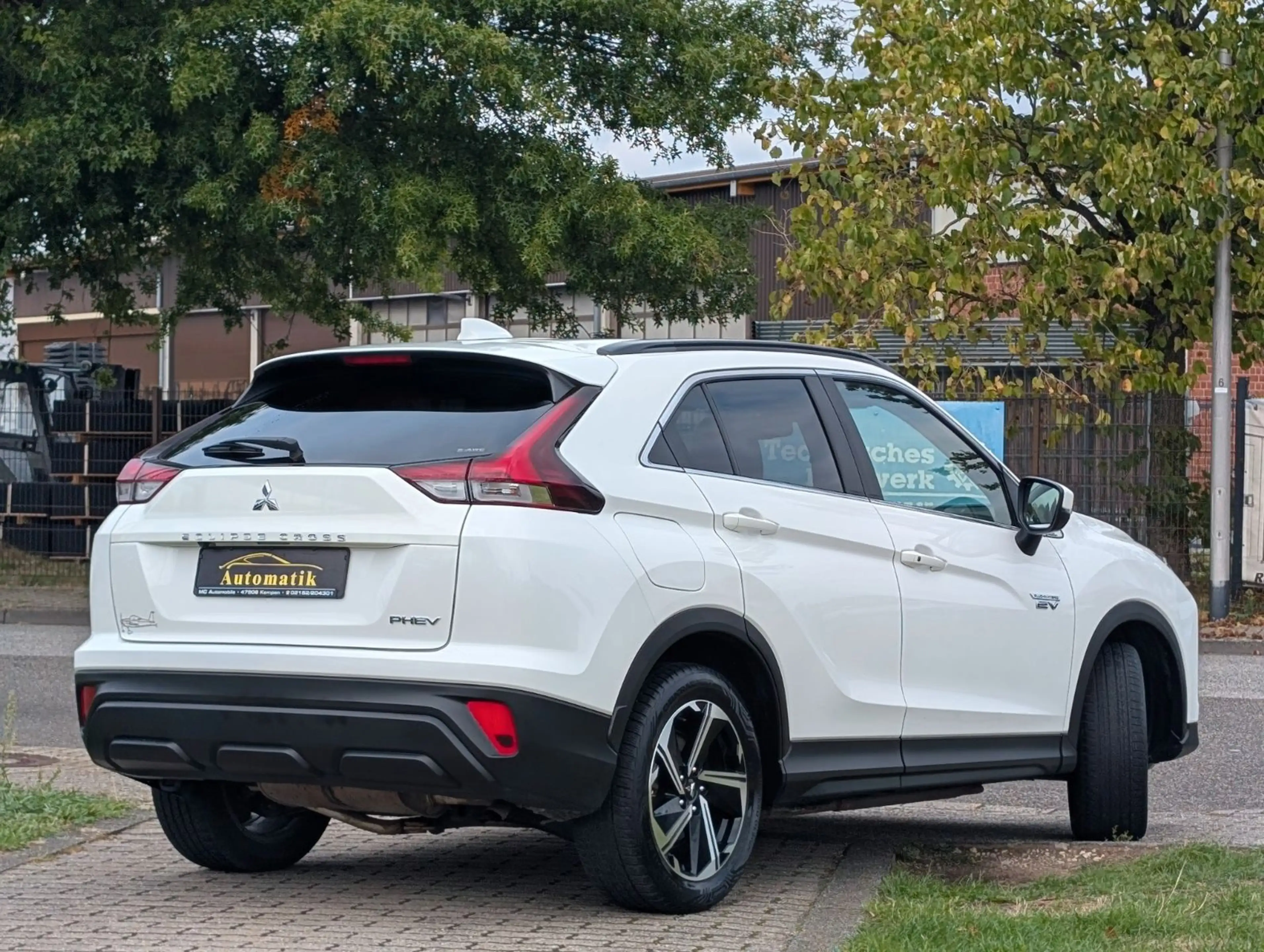 Mitsubishi Eclipse Cross Basis Hybrid 4WD*TEMPOMAT*KAMERA ! — photo 4