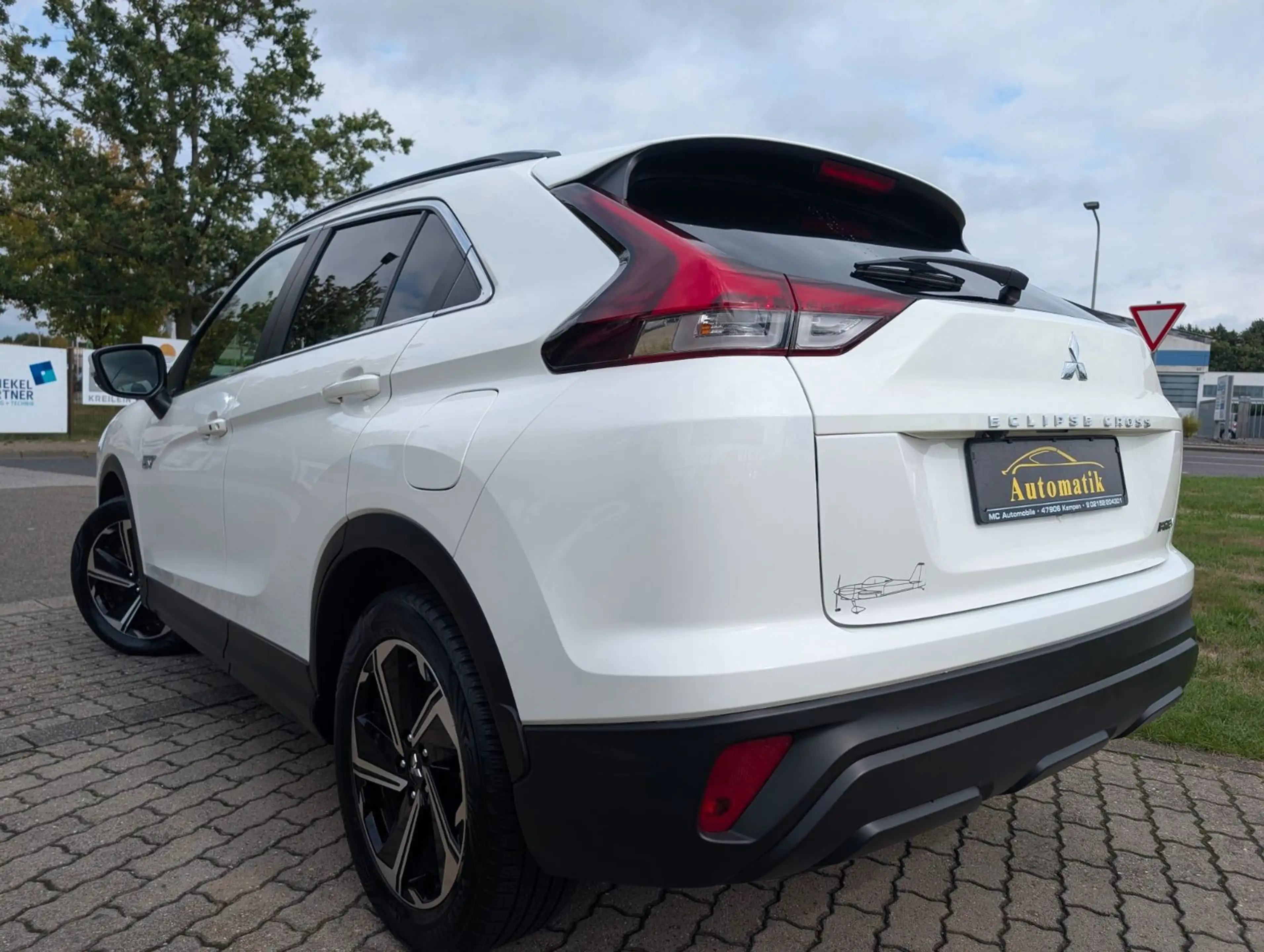 Mitsubishi Eclipse Cross Basis Hybrid 4WD*TEMPOMAT*KAMERA ! — photo 12