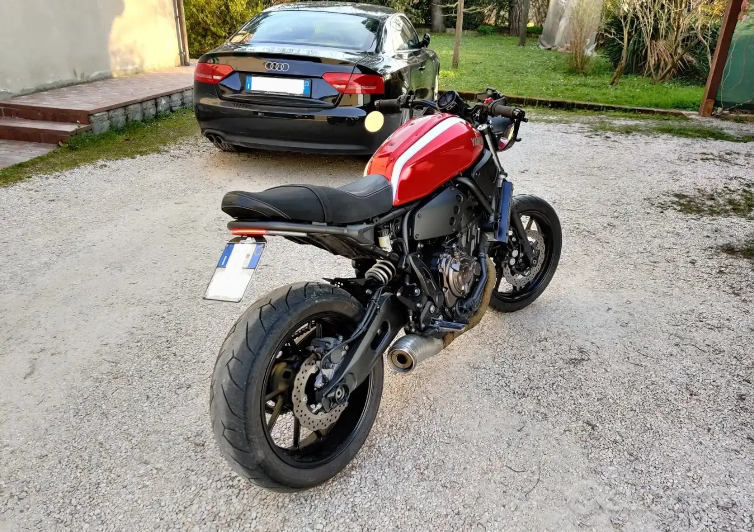Yamaha XSR 700 Café Racer Rojo - 2