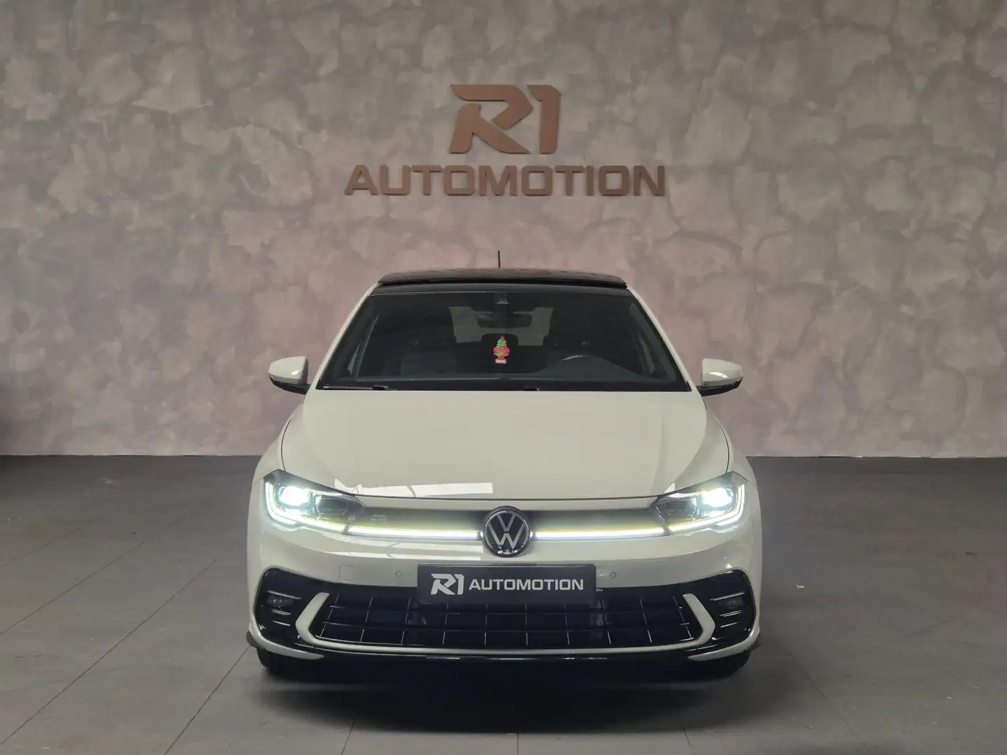 Volkswagen Polo 1.0 3x R-line AUTOMAAT, PANORAMADAK, CAMERA, STOEL Grijs - 2