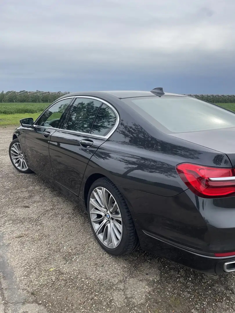BMW 740 740eA Plug-In Hybrid (240 kW) - 1