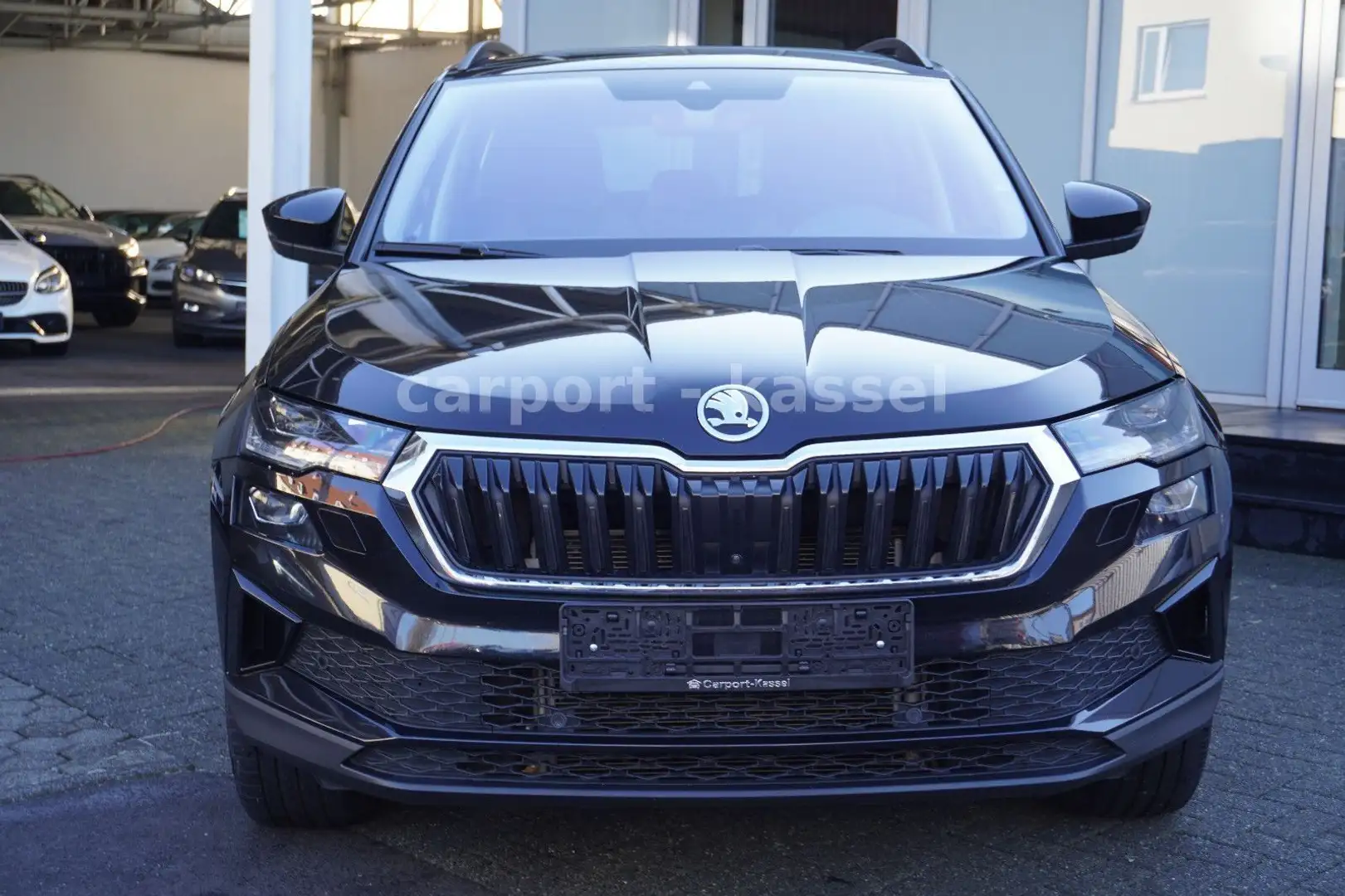 Skoda Karoq Tour 4x4 ACC/Pano/Matrix LED/SR+WR/AHK Schwarz - 2