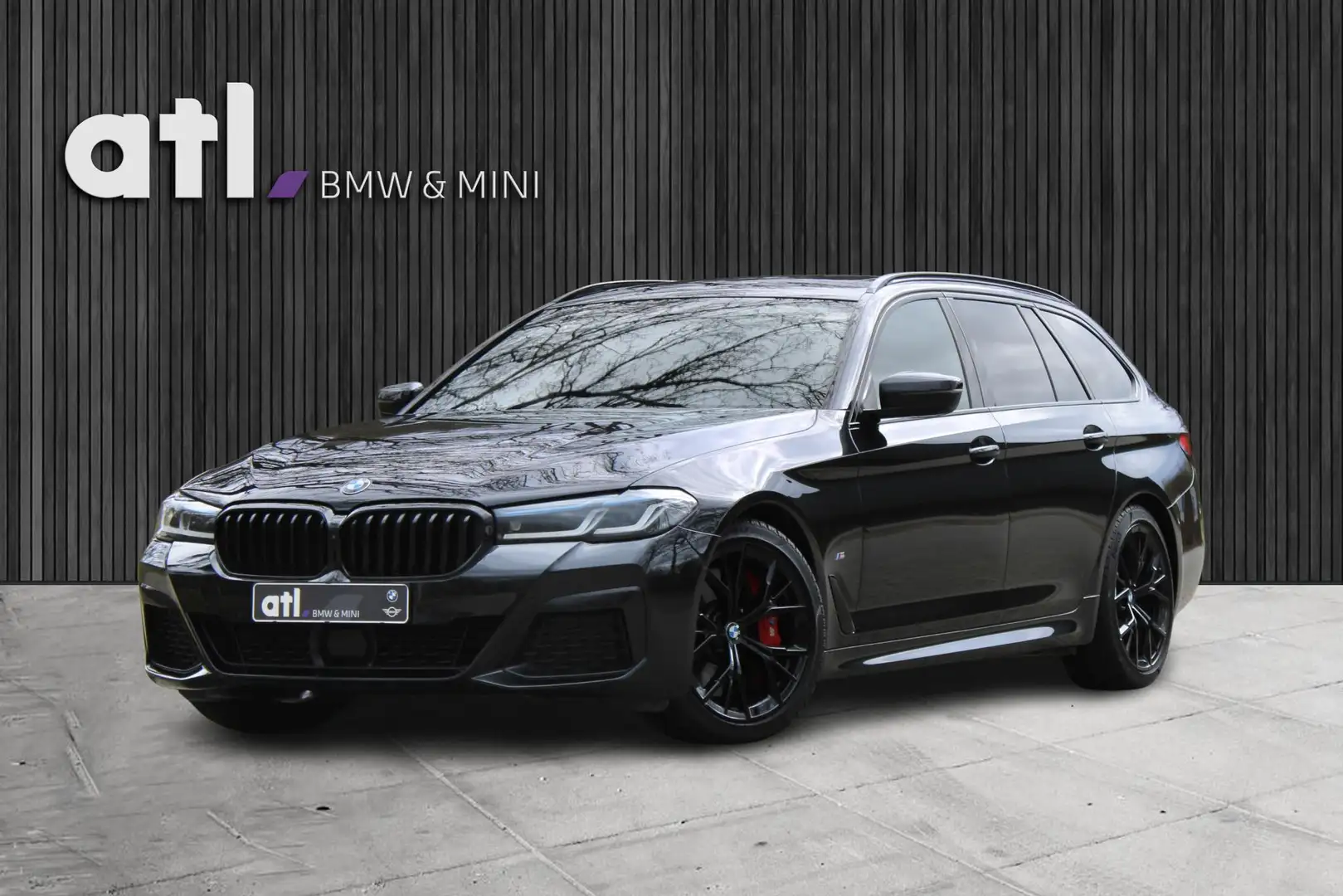 BMW 540 5-serie Touring 540d xDrive Touring High Executive Zwart - 1