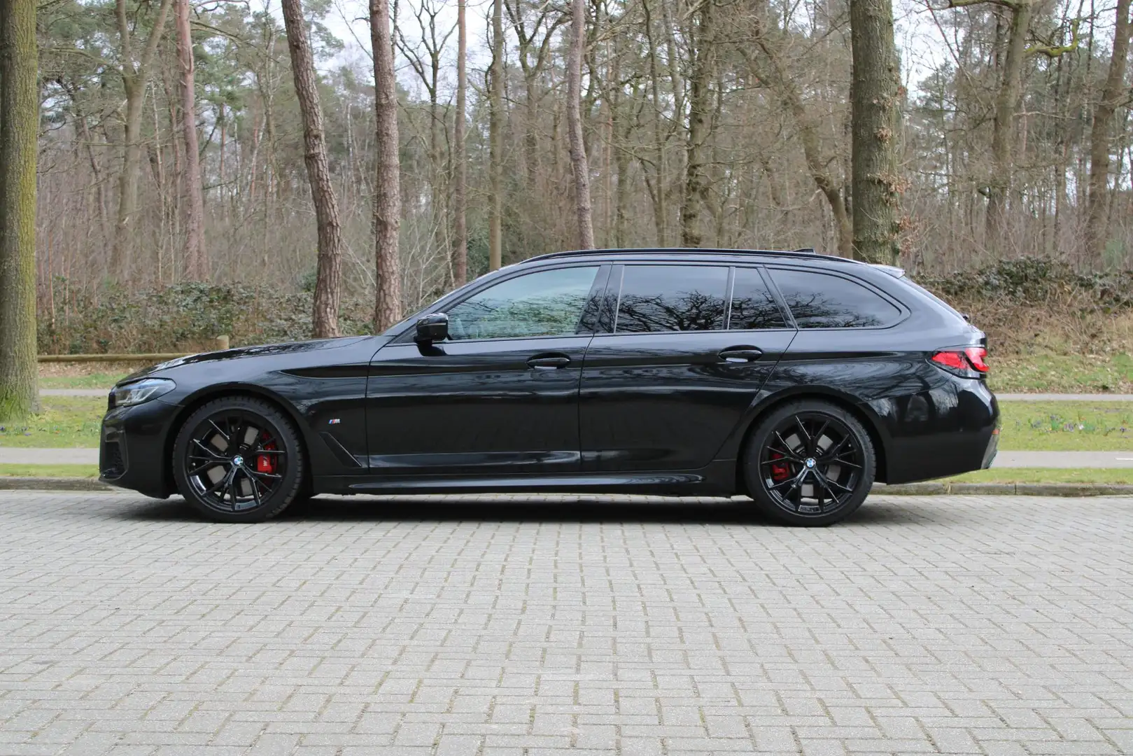 BMW 540 5-serie Touring 540d xDrive Touring High Executive Zwart - 2