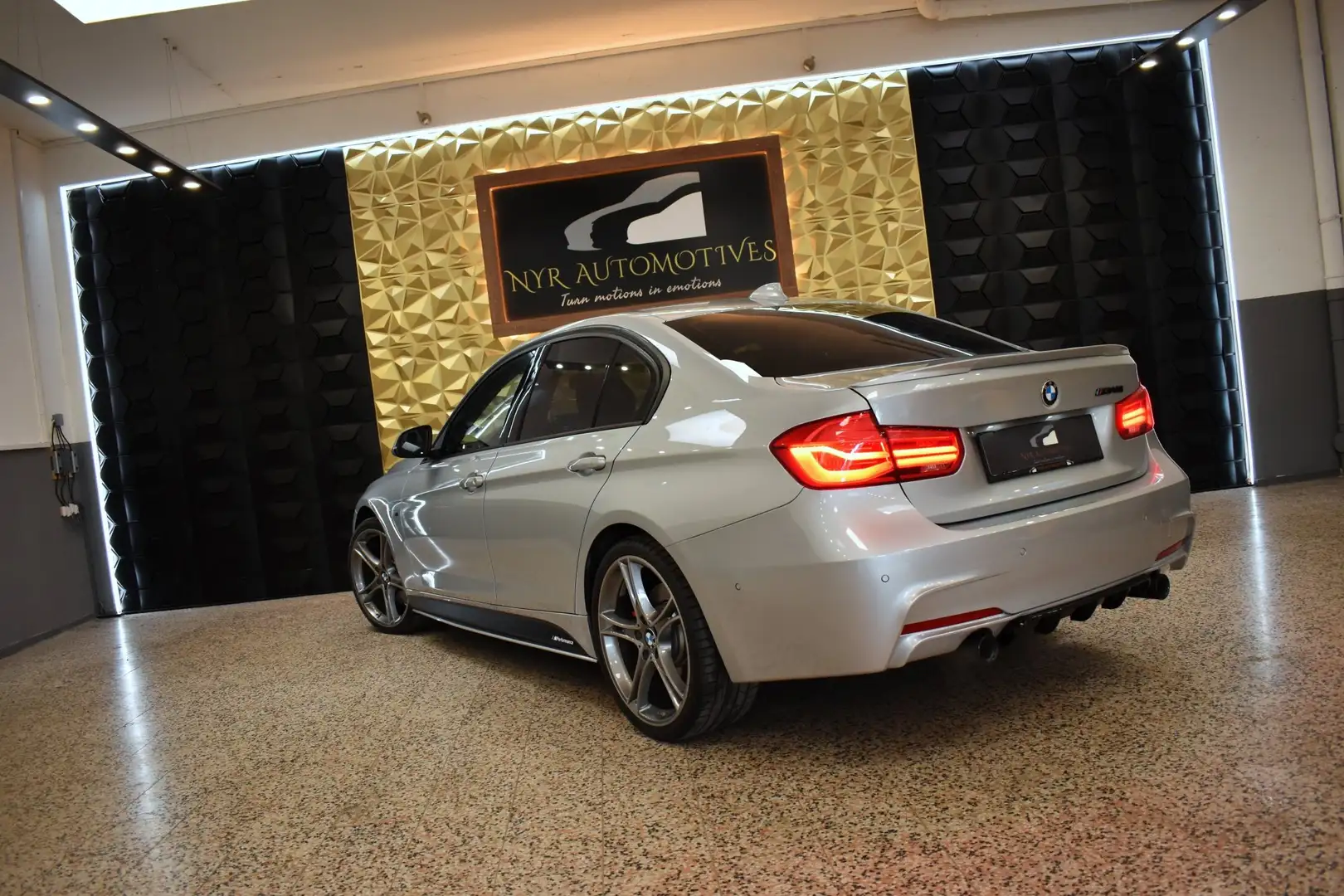 BMW 340 i Aut LCI, M-PERFORMANCE, LED, WENIG KM, CARPLAY Silber - 2