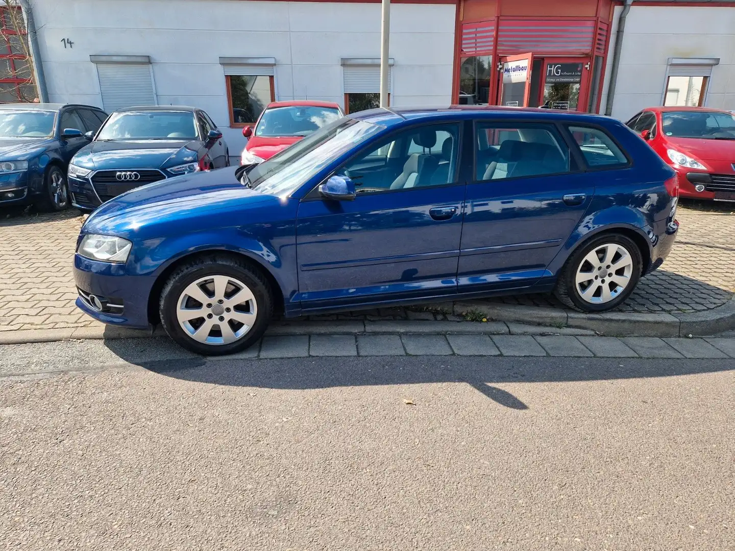 Audi A3 Limousine in Blau gebraucht in Riesa für € 7.000