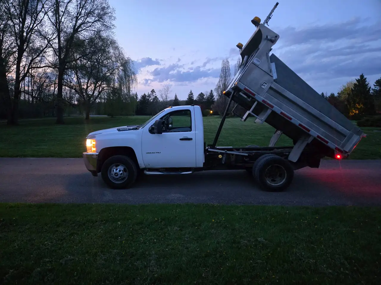 GMC 3500 Pickup снимка GMC 3500 Pickup