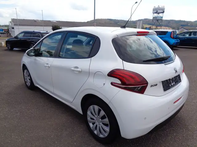Peugeot 208 view 6
