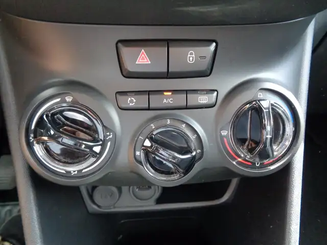 Peugeot 208 view 13