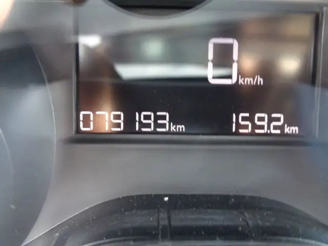 Peugeot 208 view 11