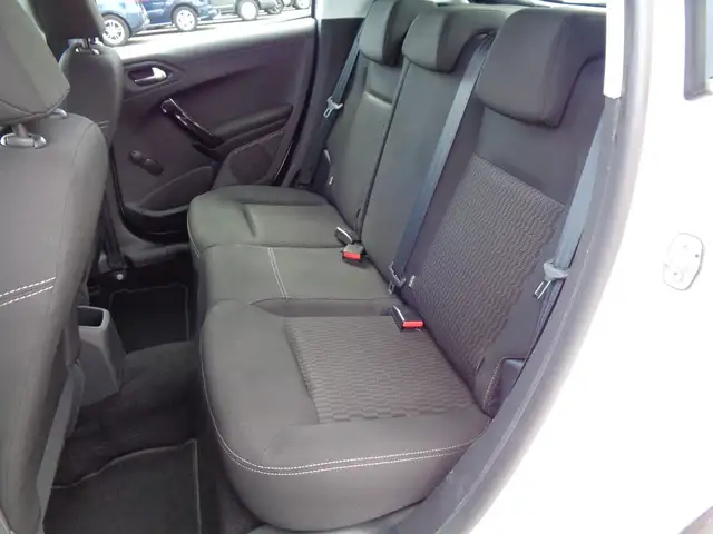 Peugeot 208 view 15