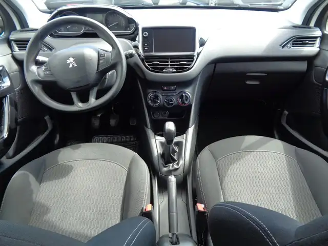 Peugeot 208 view 10