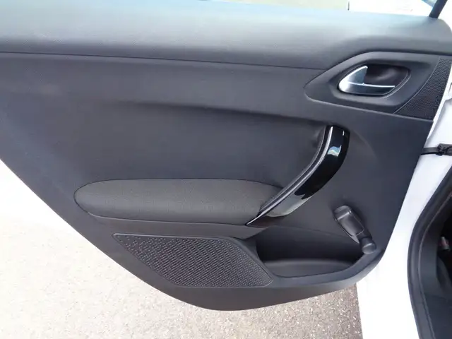 Peugeot 208 view 14