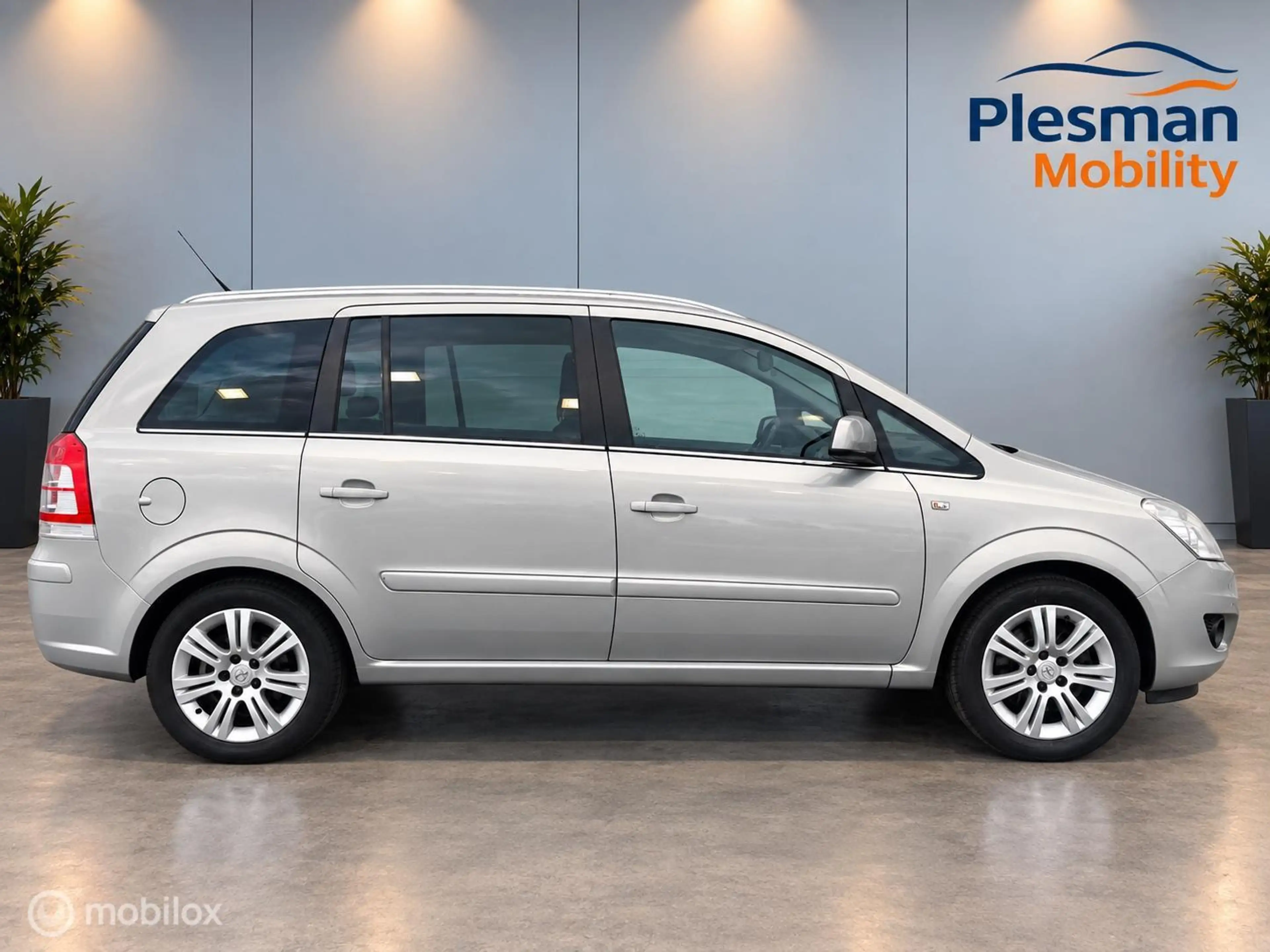 Opel Zafira 2.2 Cosmo, Automaat, 7 Persoons. — photo 3