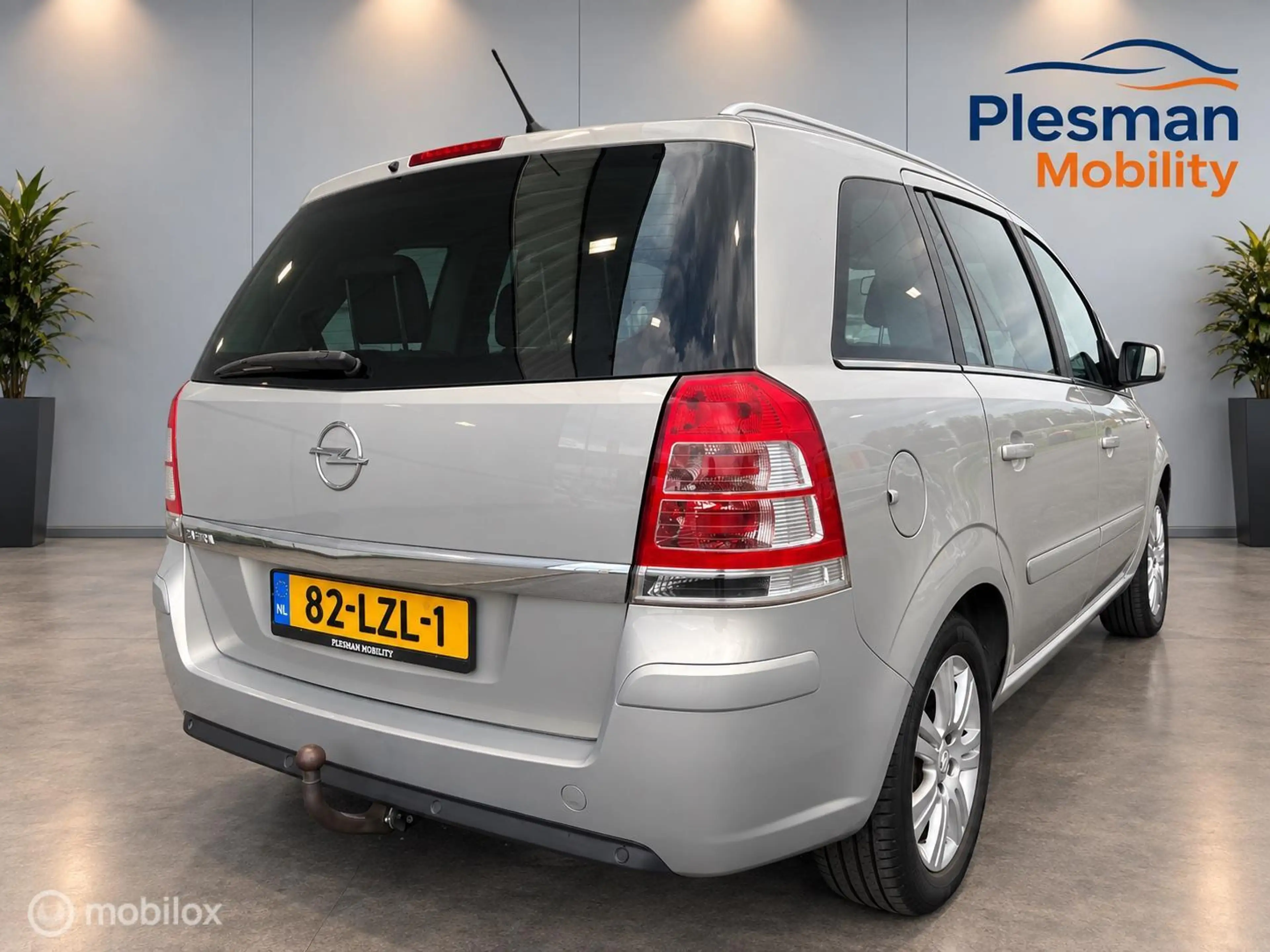 Opel Zafira 2.2 Cosmo, Automaat, 7 Persoons. — photo 15