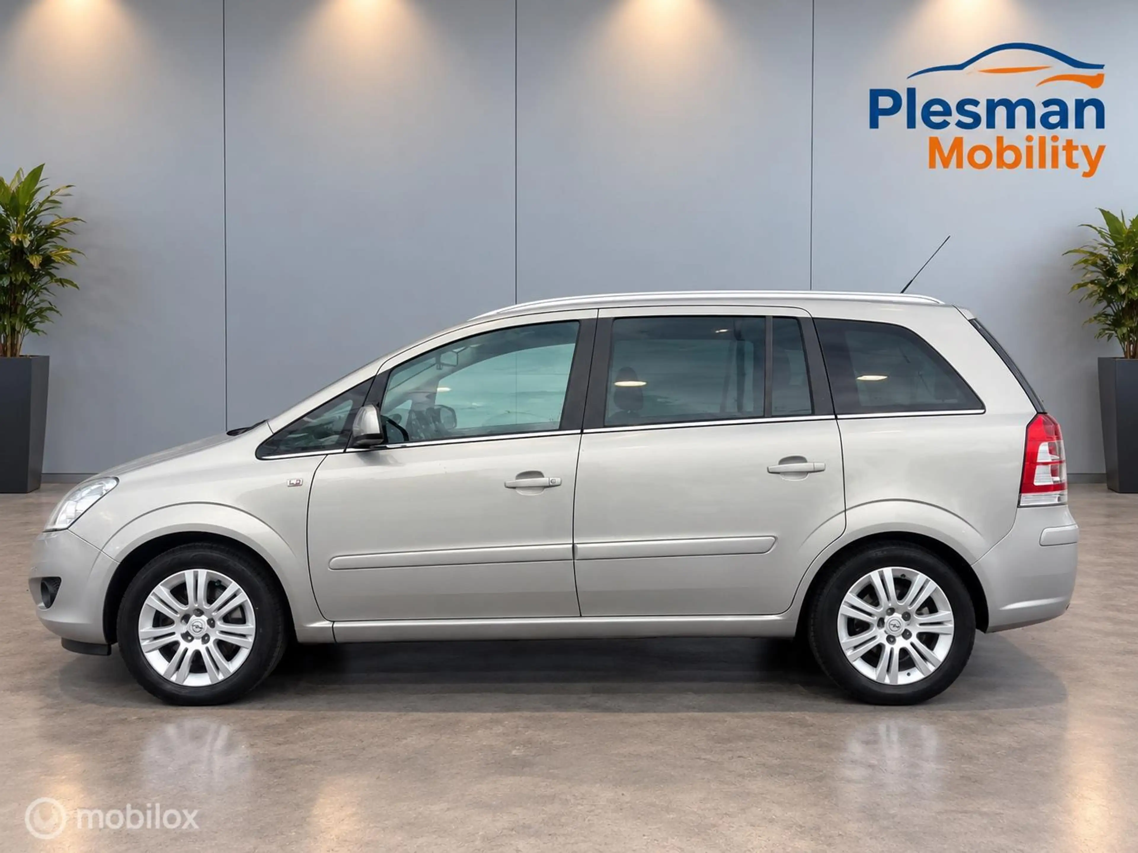 Opel Zafira 2.2 Cosmo, Automaat, 7 Persoons. — photo 4