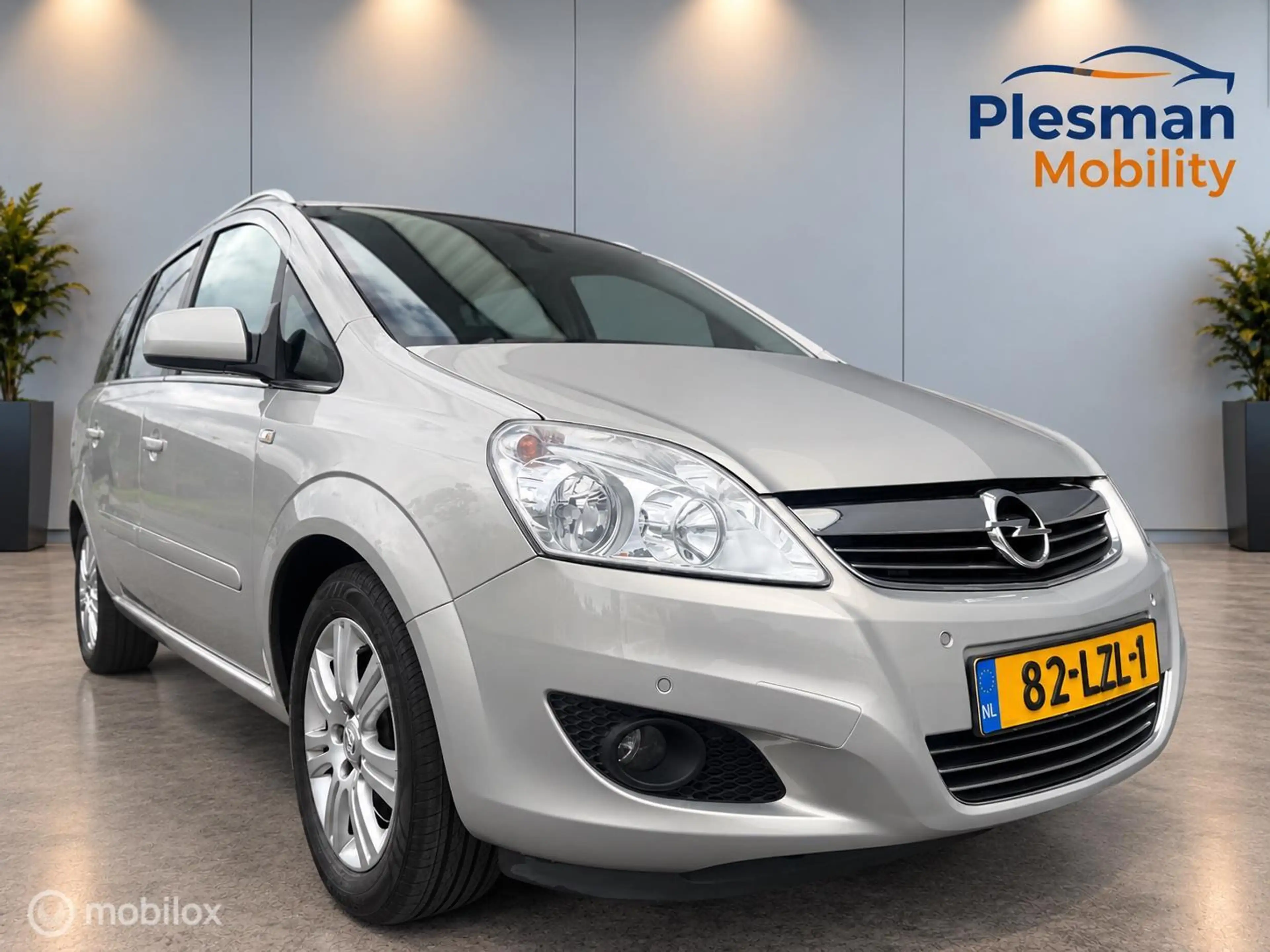 Opel Zafira 2.2 Cosmo, Automaat, 7 Persoons. — photo 2