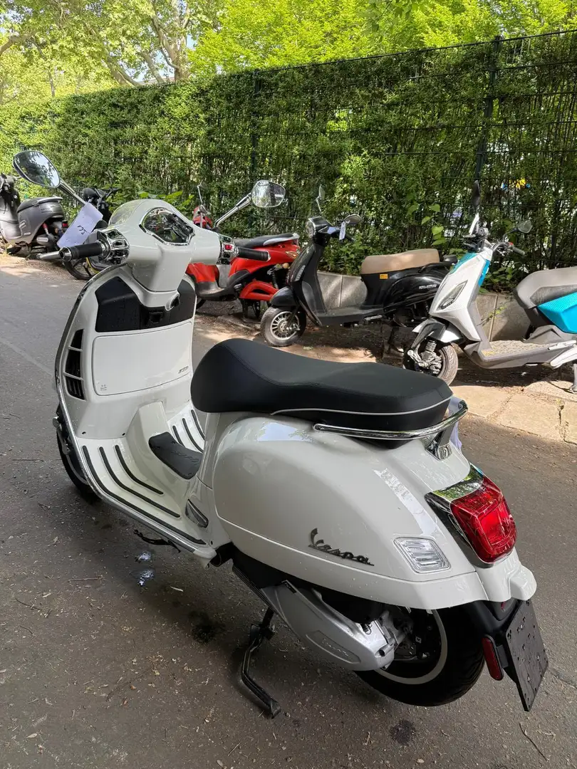 Vespa GTS Super 300 ABS ASR Keyless Alb - 2