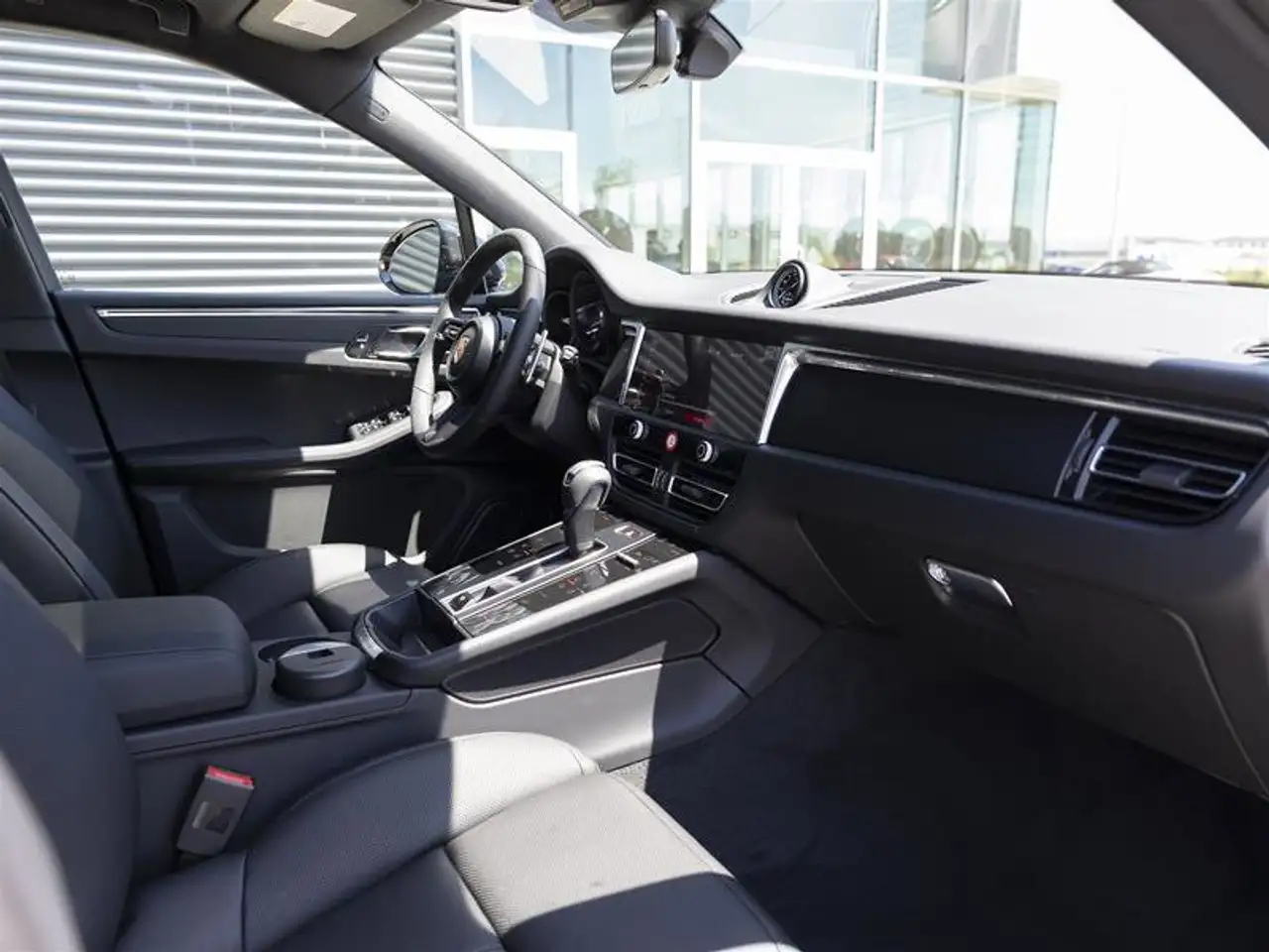 Porsche Macan снимка Porsche Macan