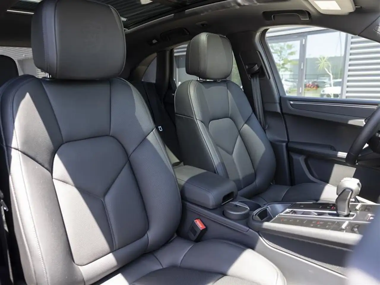 Porsche Macan снимка Porsche Macan