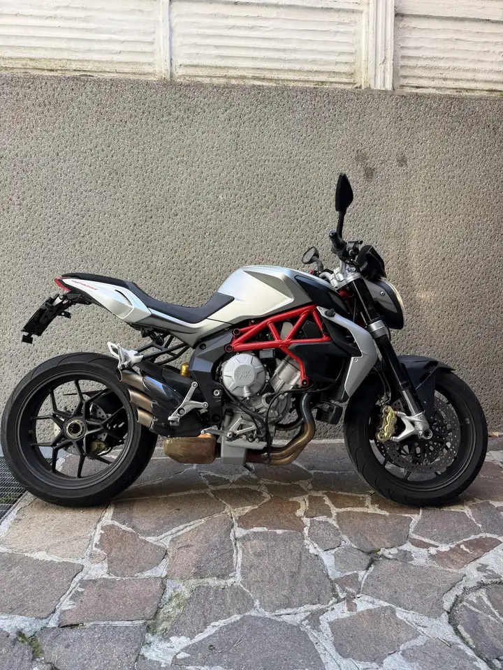 MV Agusta Brutale 800