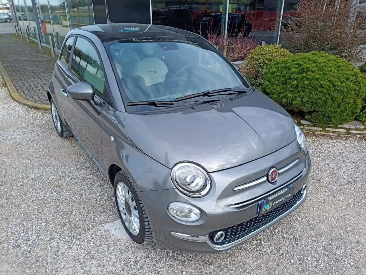 Fiat 500 1.0 Hybrid Dolcevita "NEOPATENTATI" Gris - 2