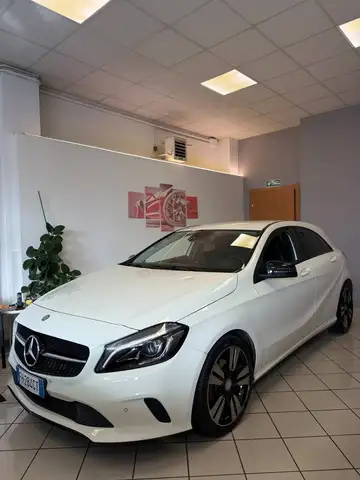 Mercedes-Benz A 200 Classe A - W176 d Sport Force 4matic auto