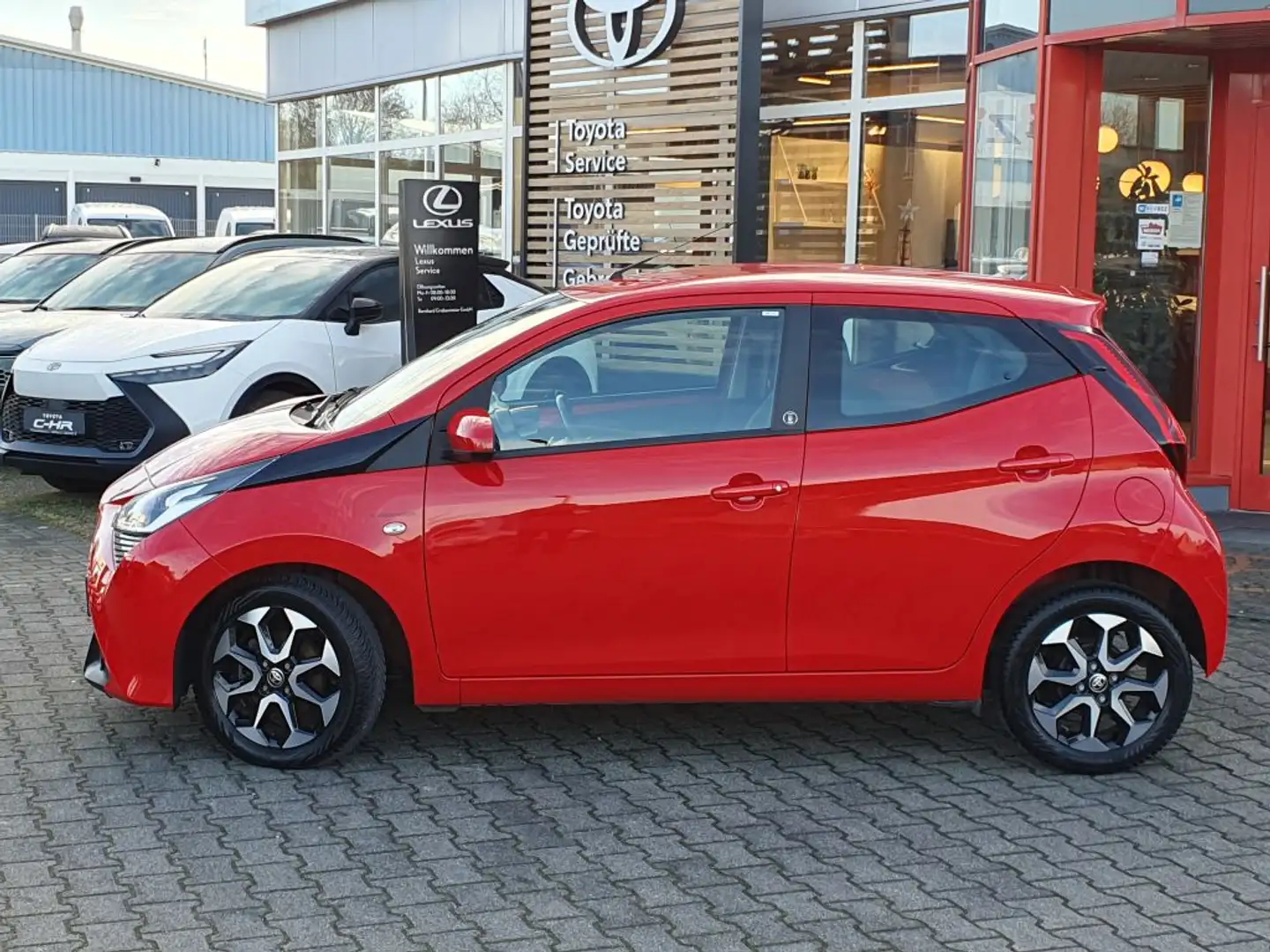 Toyota Aygo X x-play Team Deutschland Rot - 2