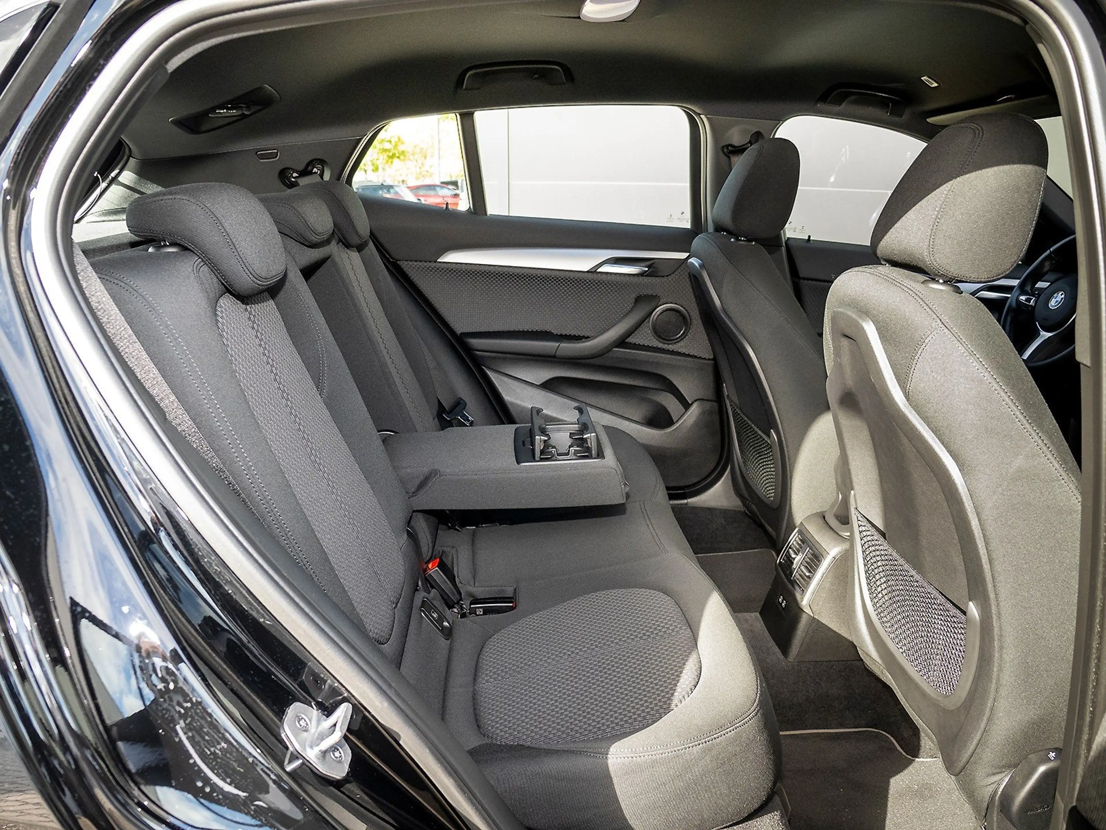 BMW X2 sDrive20d Advantage LED Cam Tempomat SH PDC — photo 13