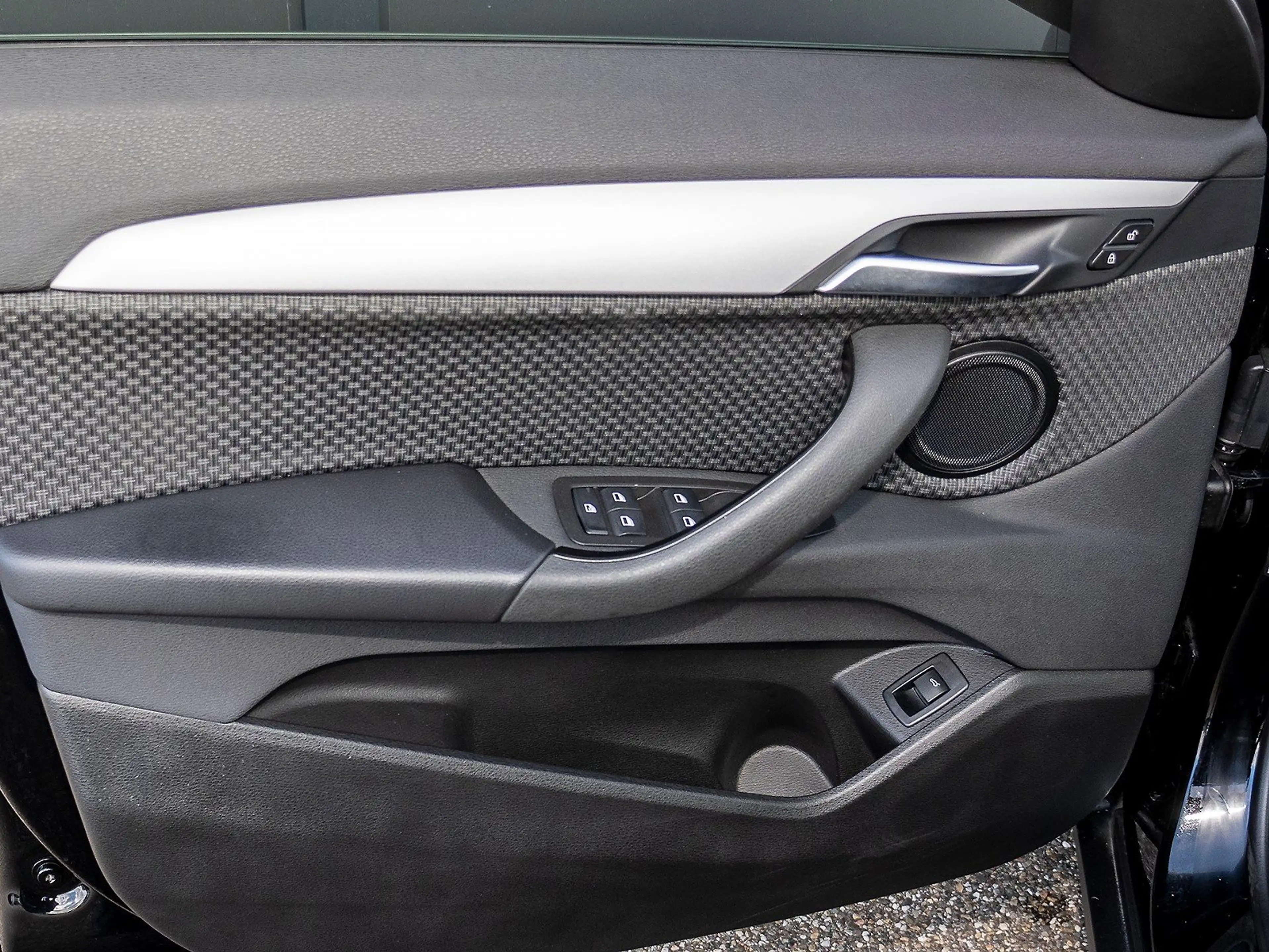BMW X2 sDrive20d Advantage LED Cam Tempomat SH PDC — photo 11