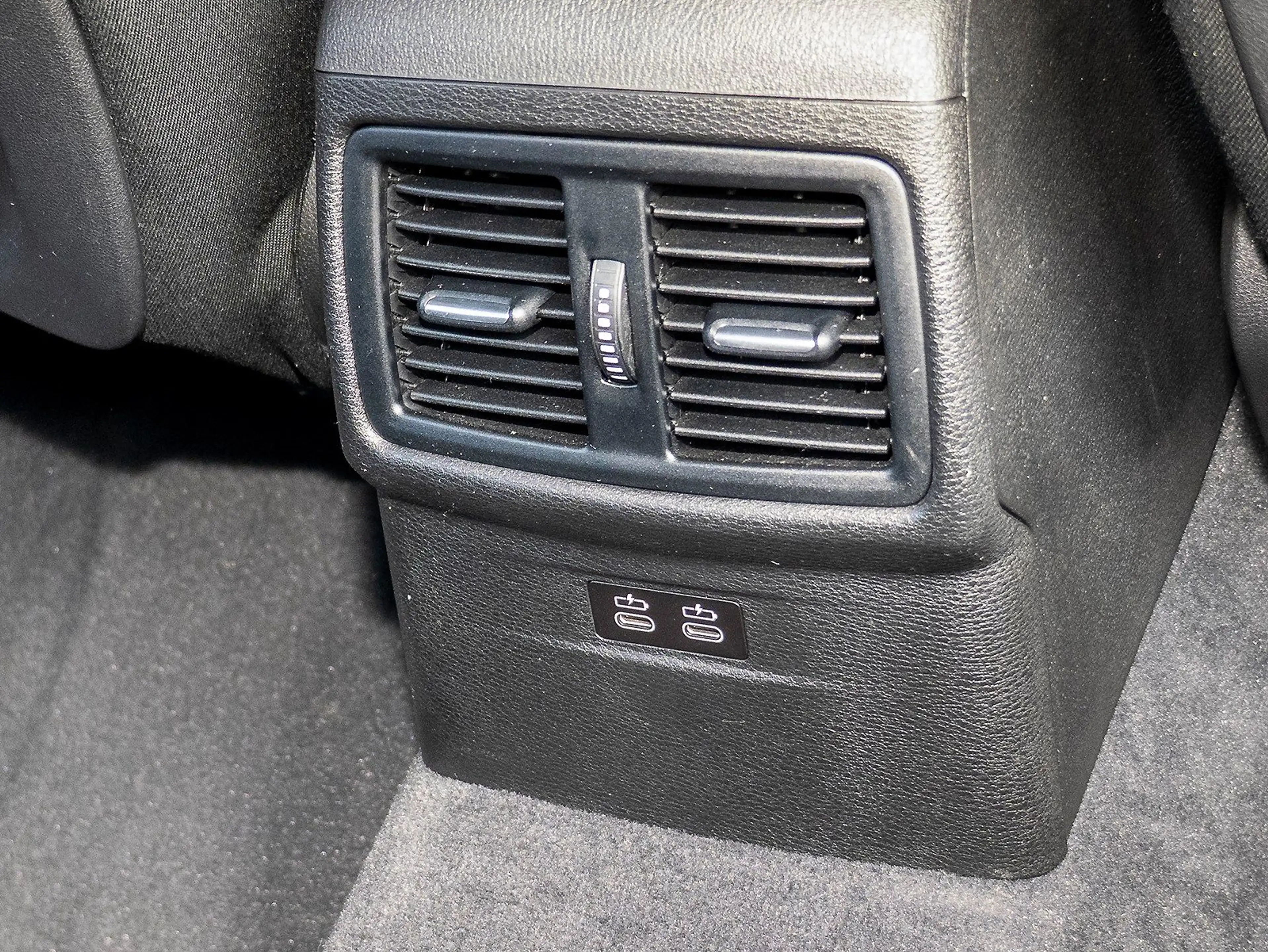BMW X2 sDrive20d Advantage LED Cam Tempomat SH PDC — photo 14