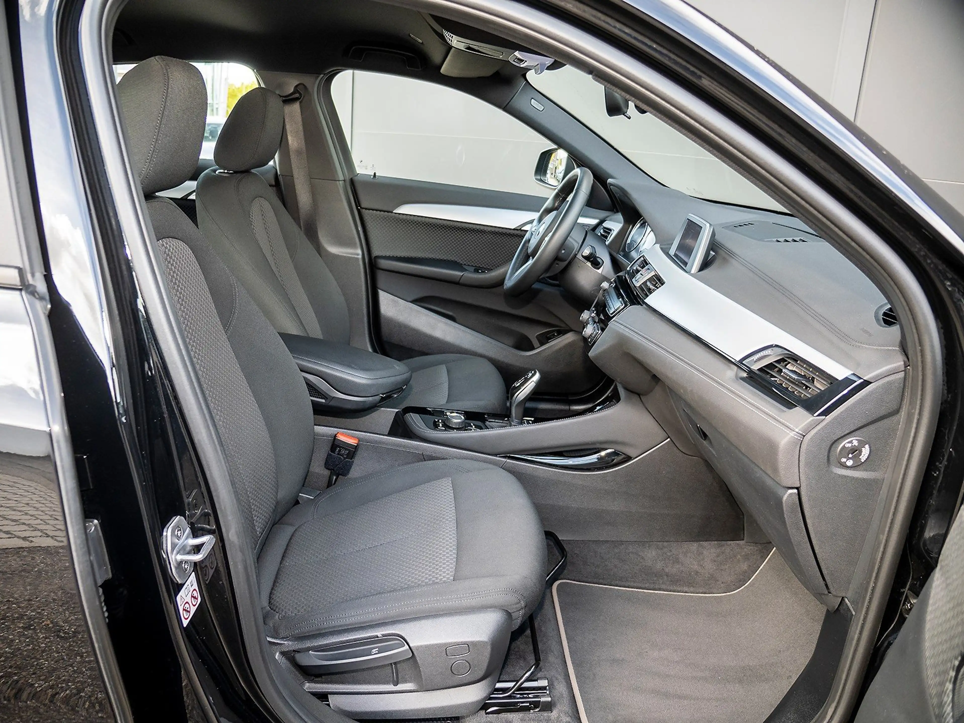 BMW X2 sDrive20d Advantage LED Cam Tempomat SH PDC — photo 4