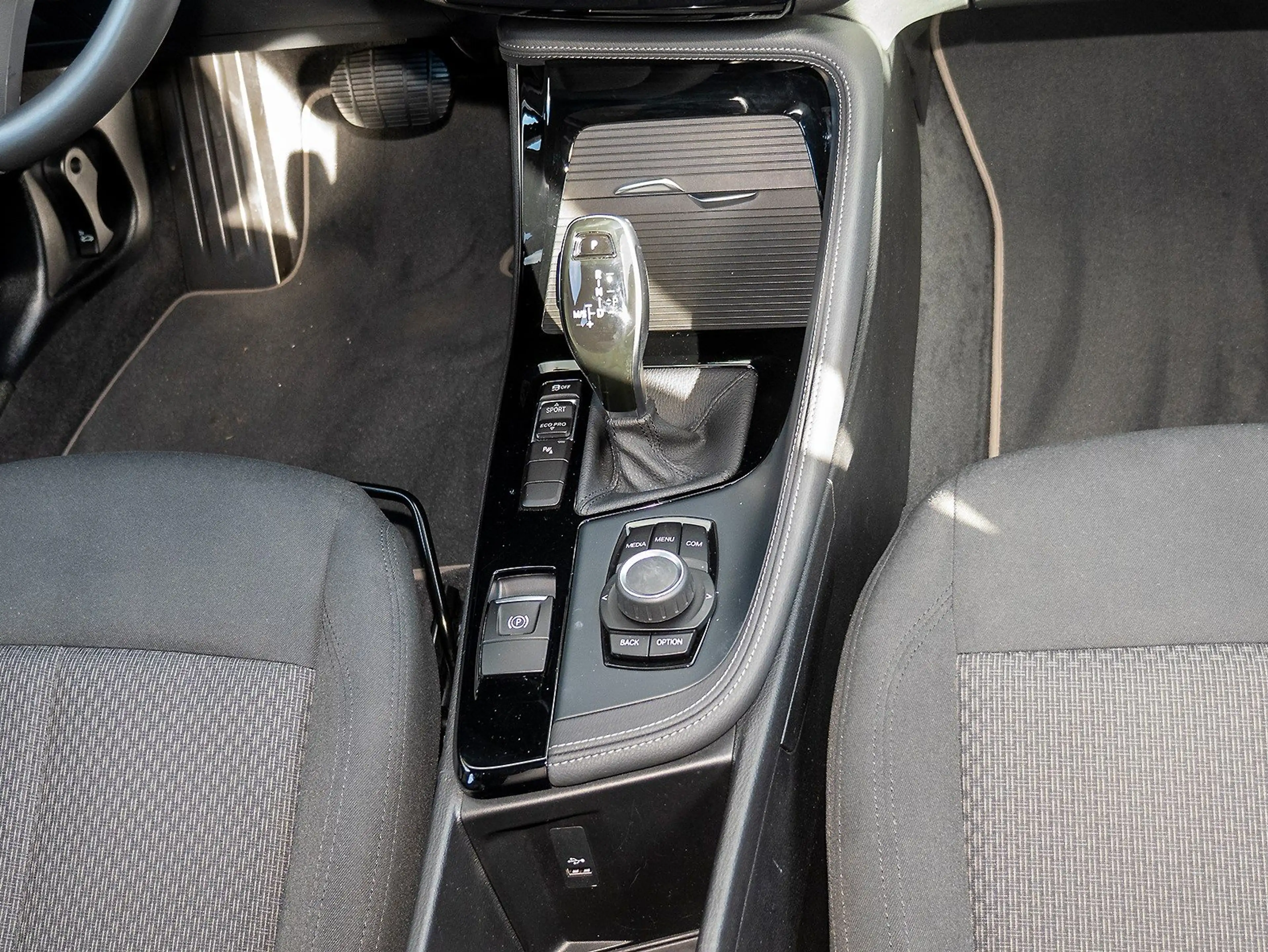 BMW X2 sDrive20d Advantage LED Cam Tempomat SH PDC — photo 8