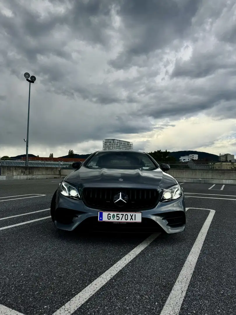 Mercedes-Benz E 300 Aut. Grau - 1