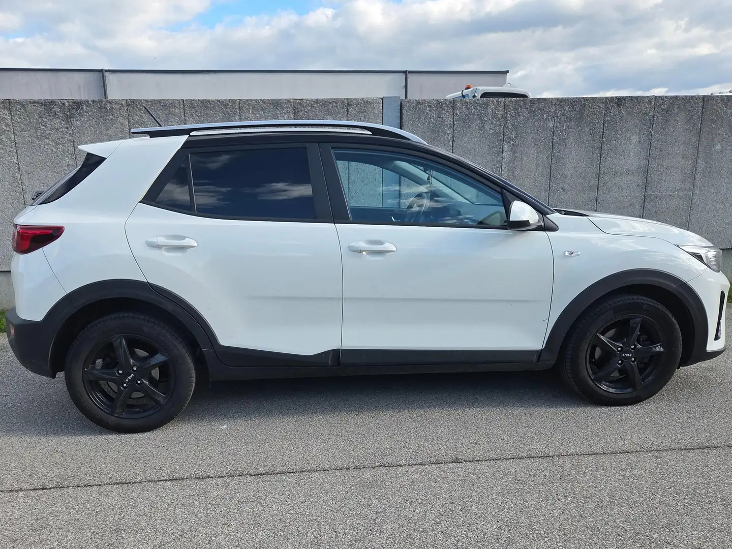 Kia Stonic Stonic 1,0 TGDI Silber Weiß - 1