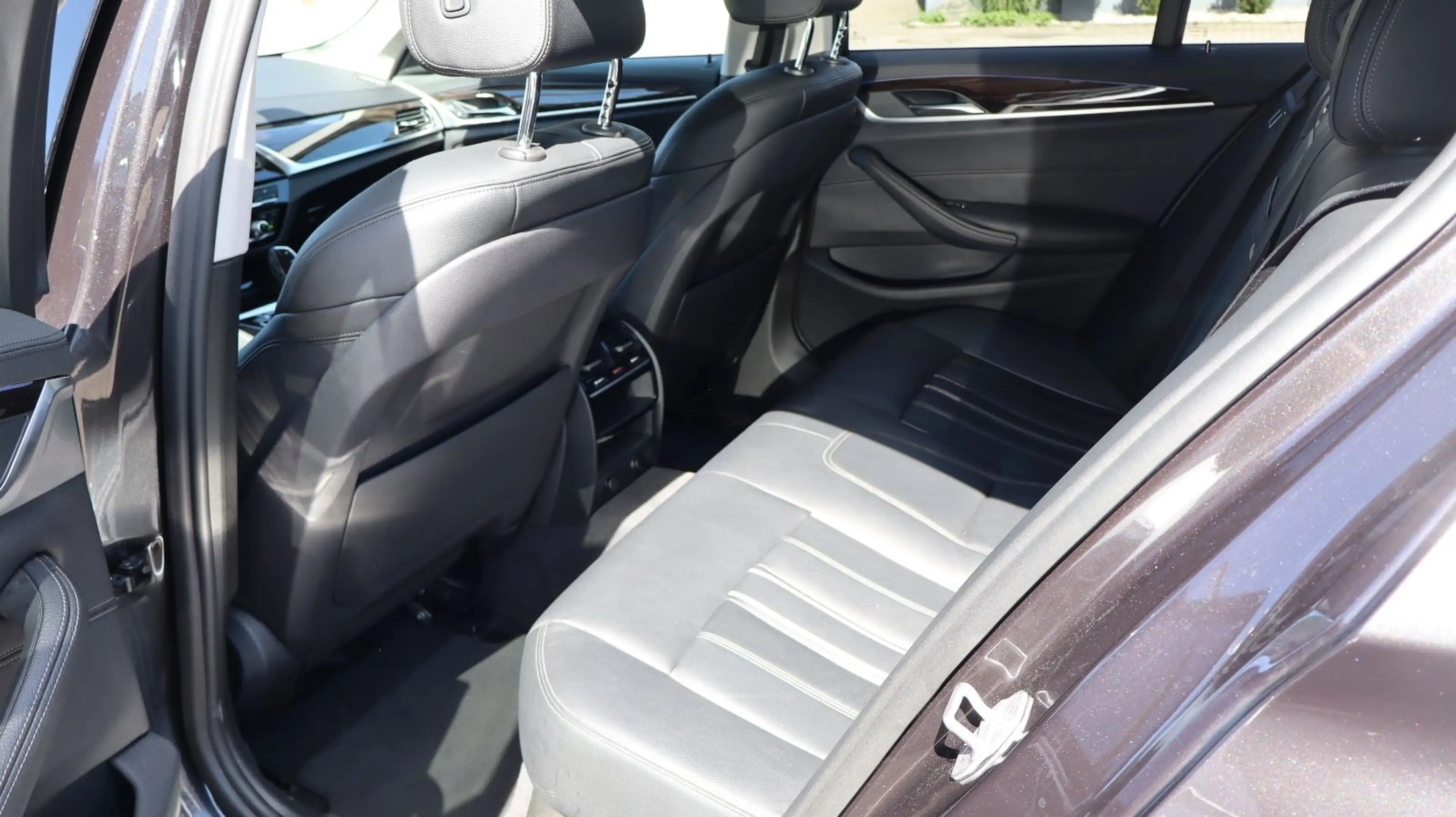 BMW 530 5 Limousine 530 i xDrive Luxury Line — photo 12