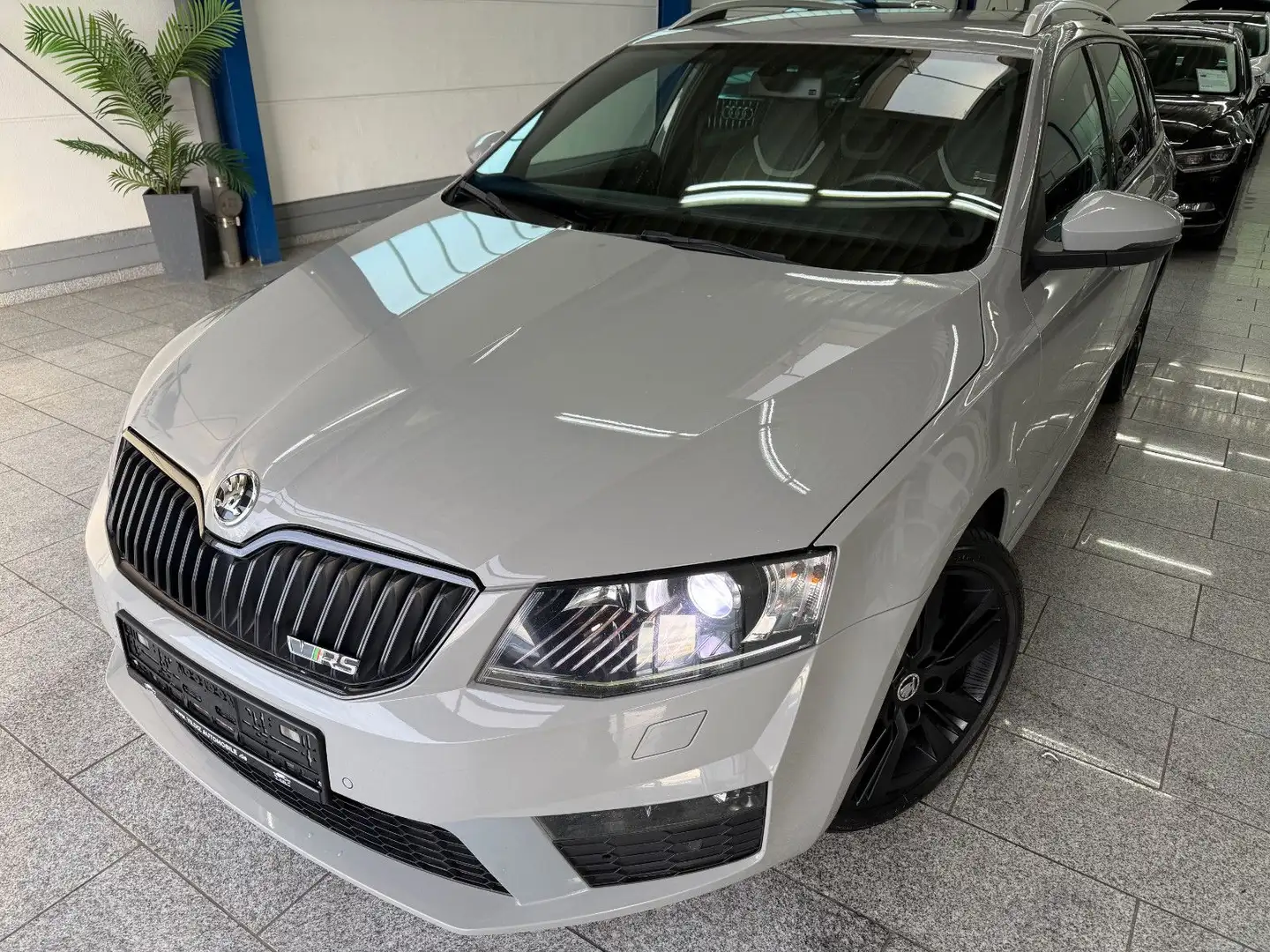 Skoda Octavia 2.0 TDI*RS*AUTOM*BI-XN*NAVI*TMP*CARP*LED Grau - 1
