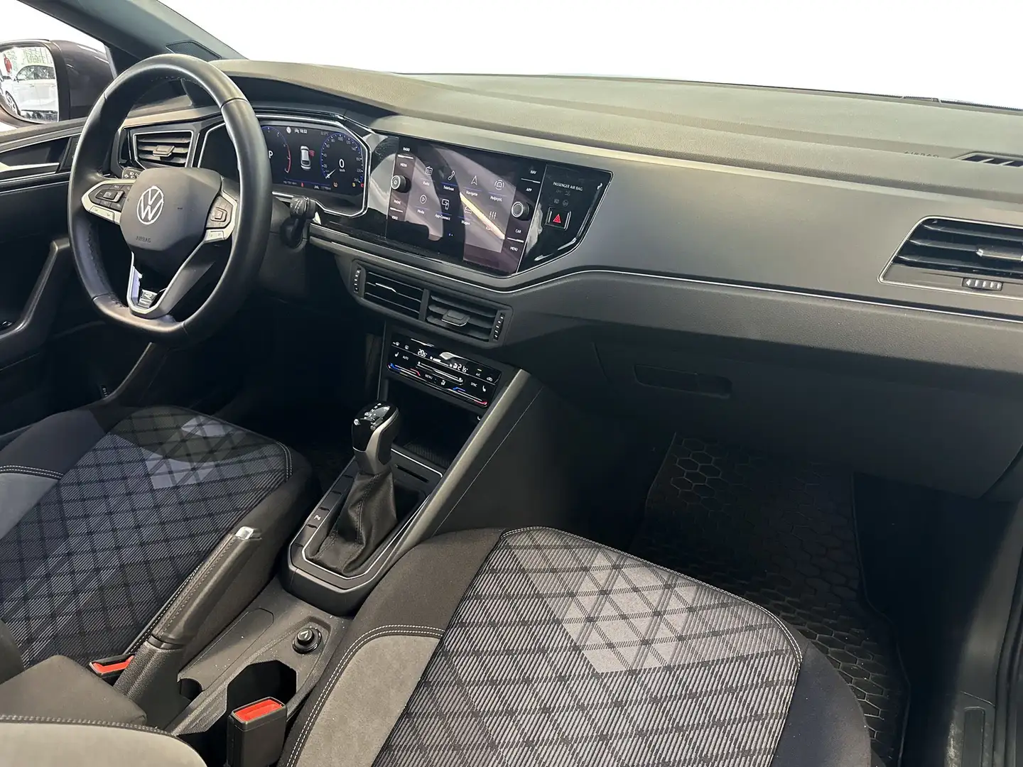Volkswagen Taigo 1.0 TSI 110pk DSG R-Line Edition | Keyless | Adapt Gris - 2
