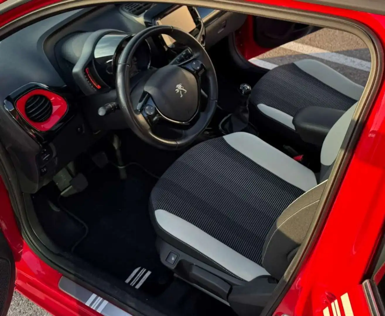 Peugeot 108 108 1,2 PureTech 82 Top! Collection Top! Red - 2
