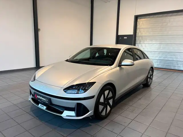 Hyundai IONIQ 6 view 3