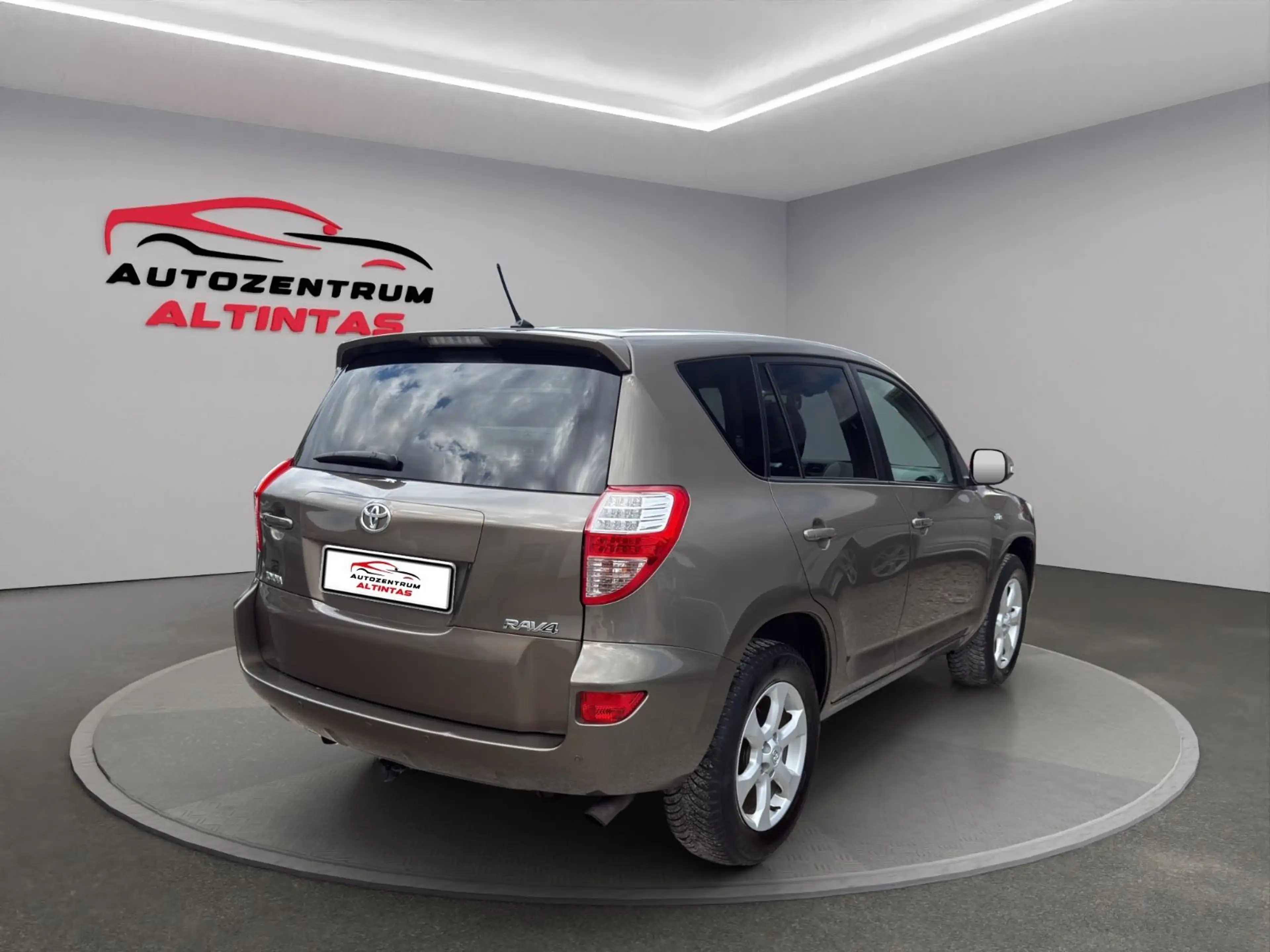Toyota RAV 4 4x4 LIFE*AUTOM.*KLIMA*NAVI*RFK*AHK*TEMP.* — photo 3