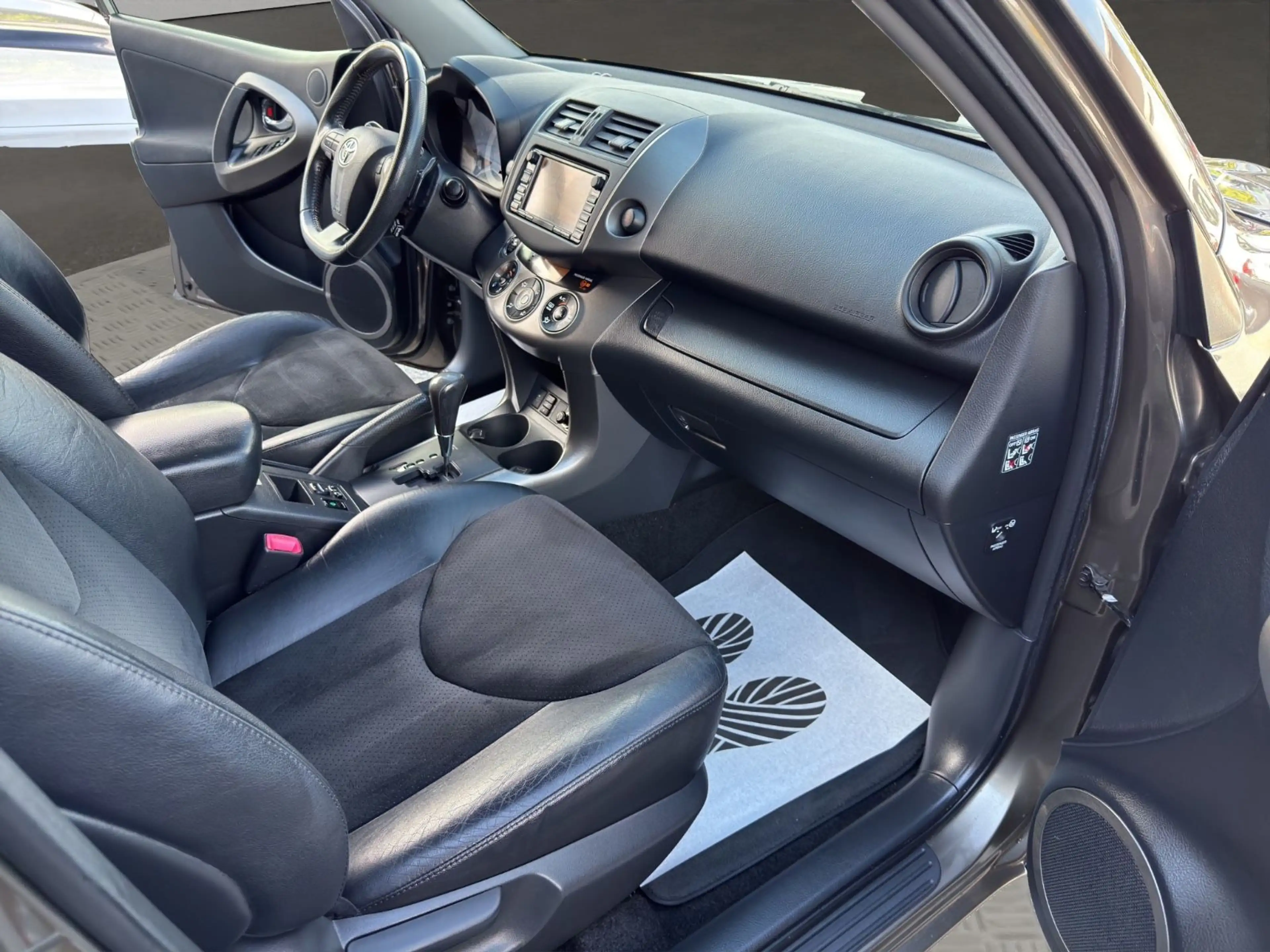 Toyota RAV 4 4x4 LIFE*AUTOM.*KLIMA*NAVI*RFK*AHK*TEMP.* — photo 10