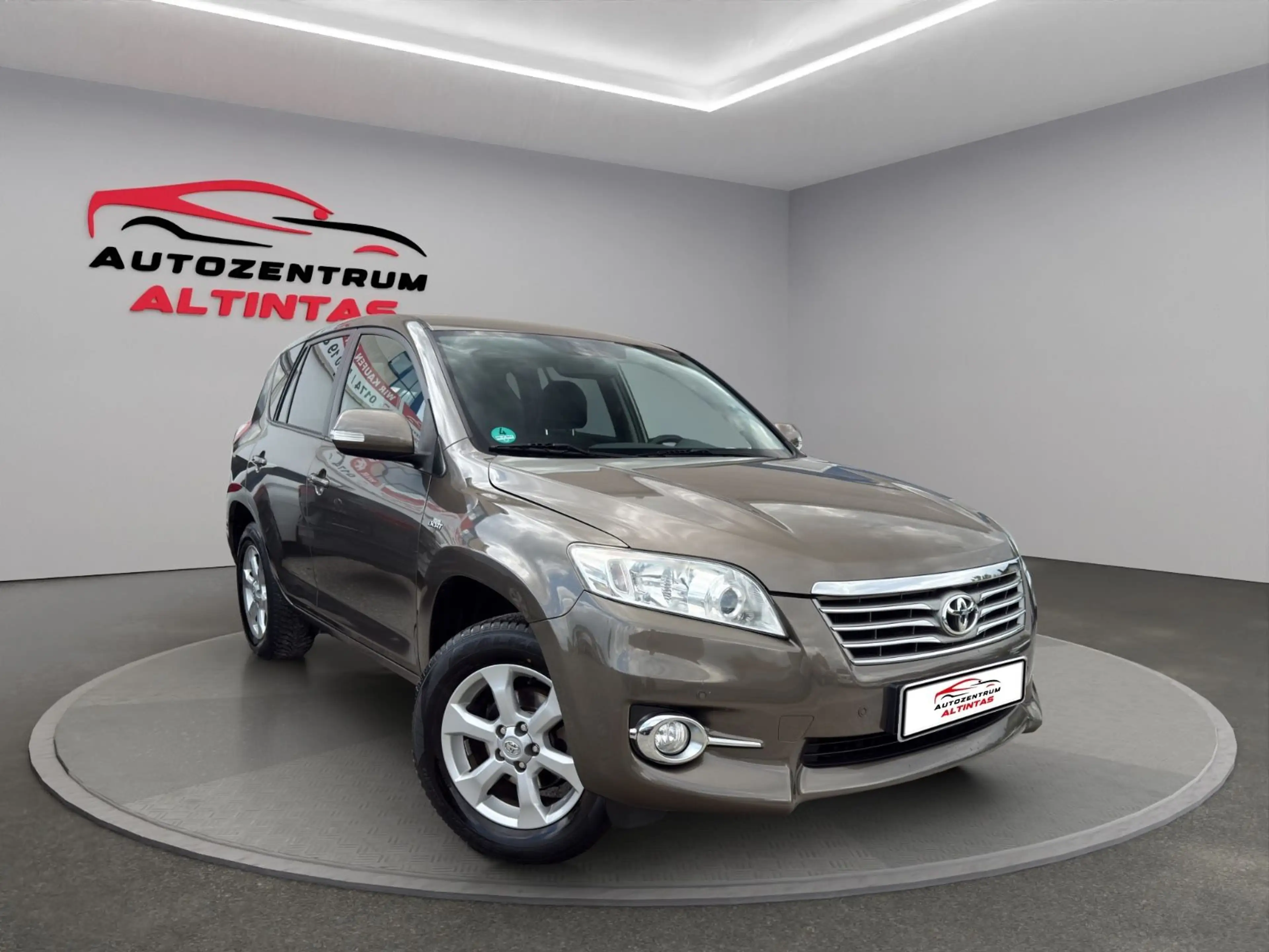 Toyota RAV 4 4x4 LIFE*AUTOM.*KLIMA*NAVI*RFK*AHK*TEMP.* — photo 2