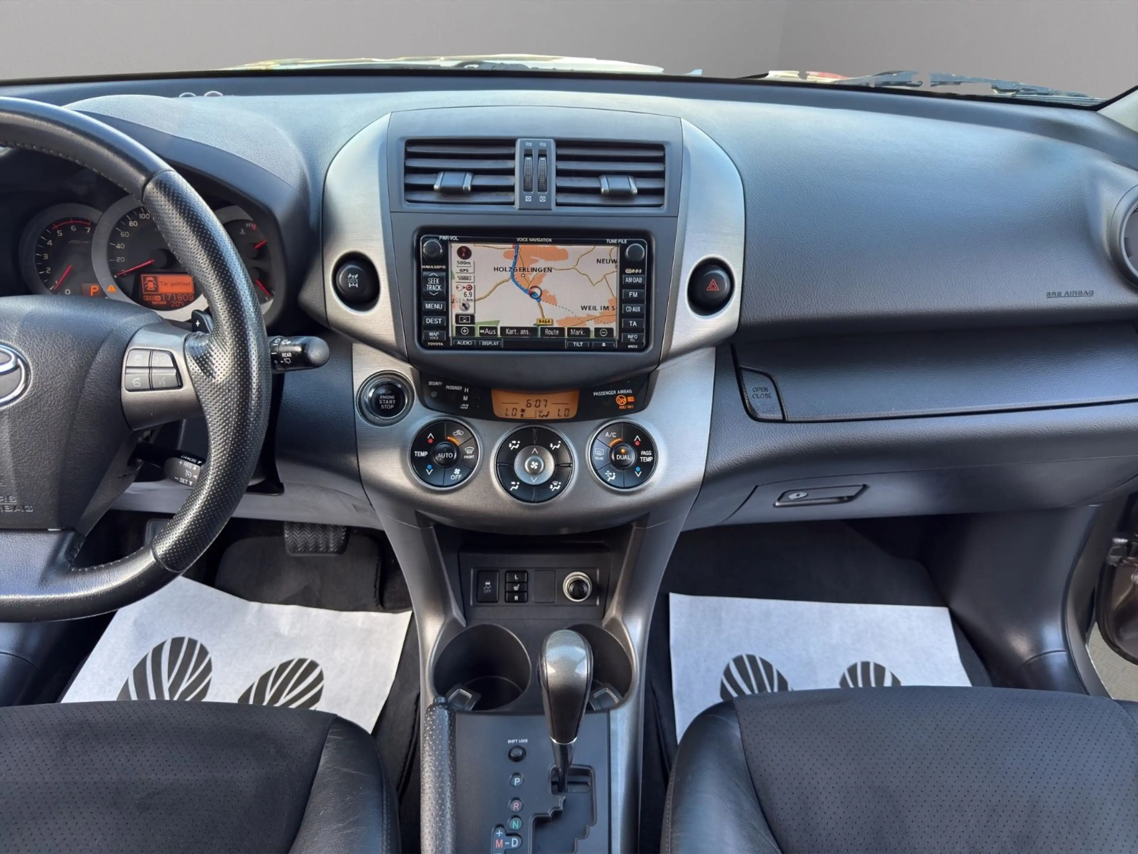 Toyota RAV 4 4x4 LIFE*AUTOM.*KLIMA*NAVI*RFK*AHK*TEMP.* — photo 14