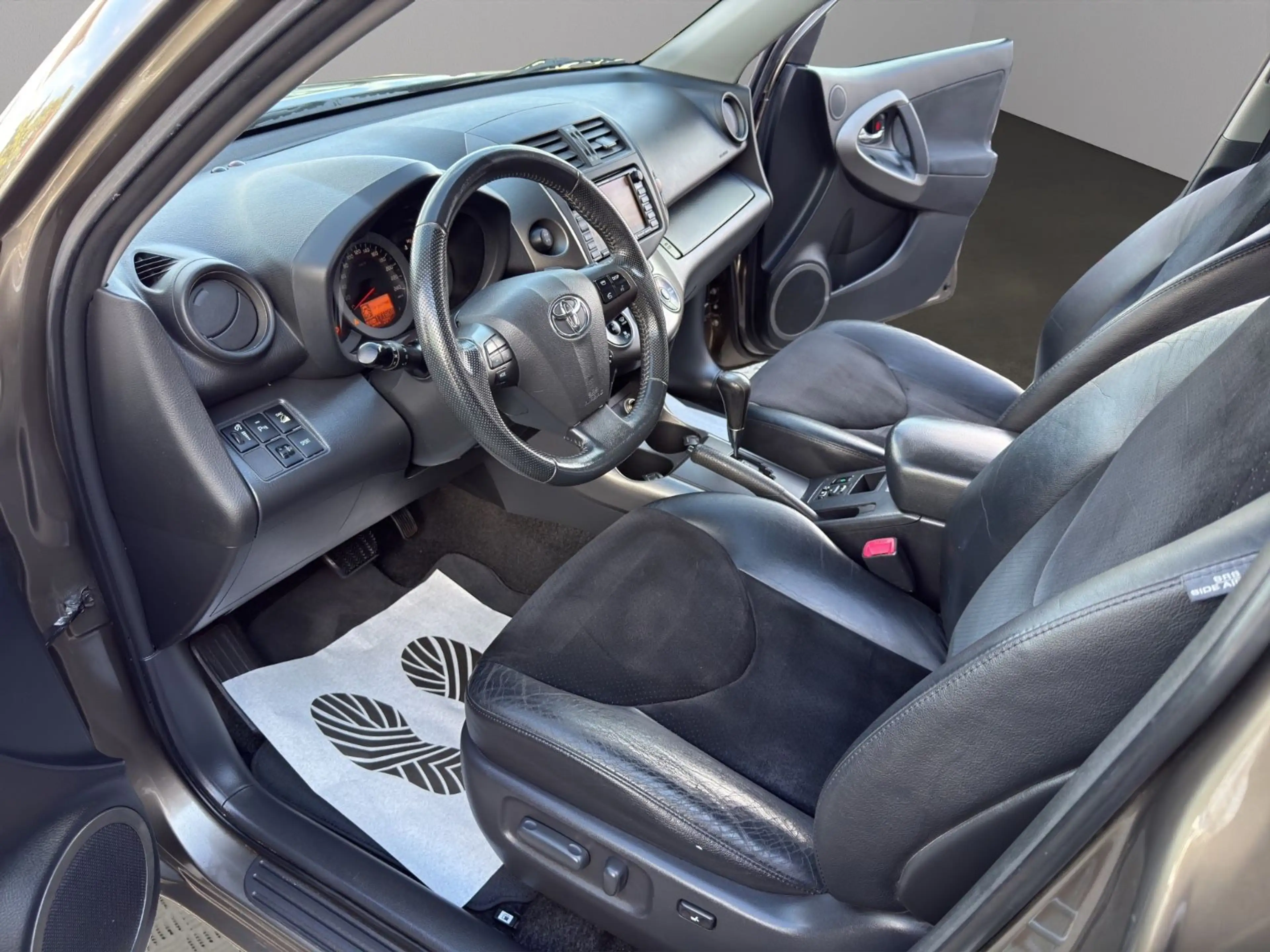 Toyota RAV 4 4x4 LIFE*AUTOM.*KLIMA*NAVI*RFK*AHK*TEMP.* — photo 9