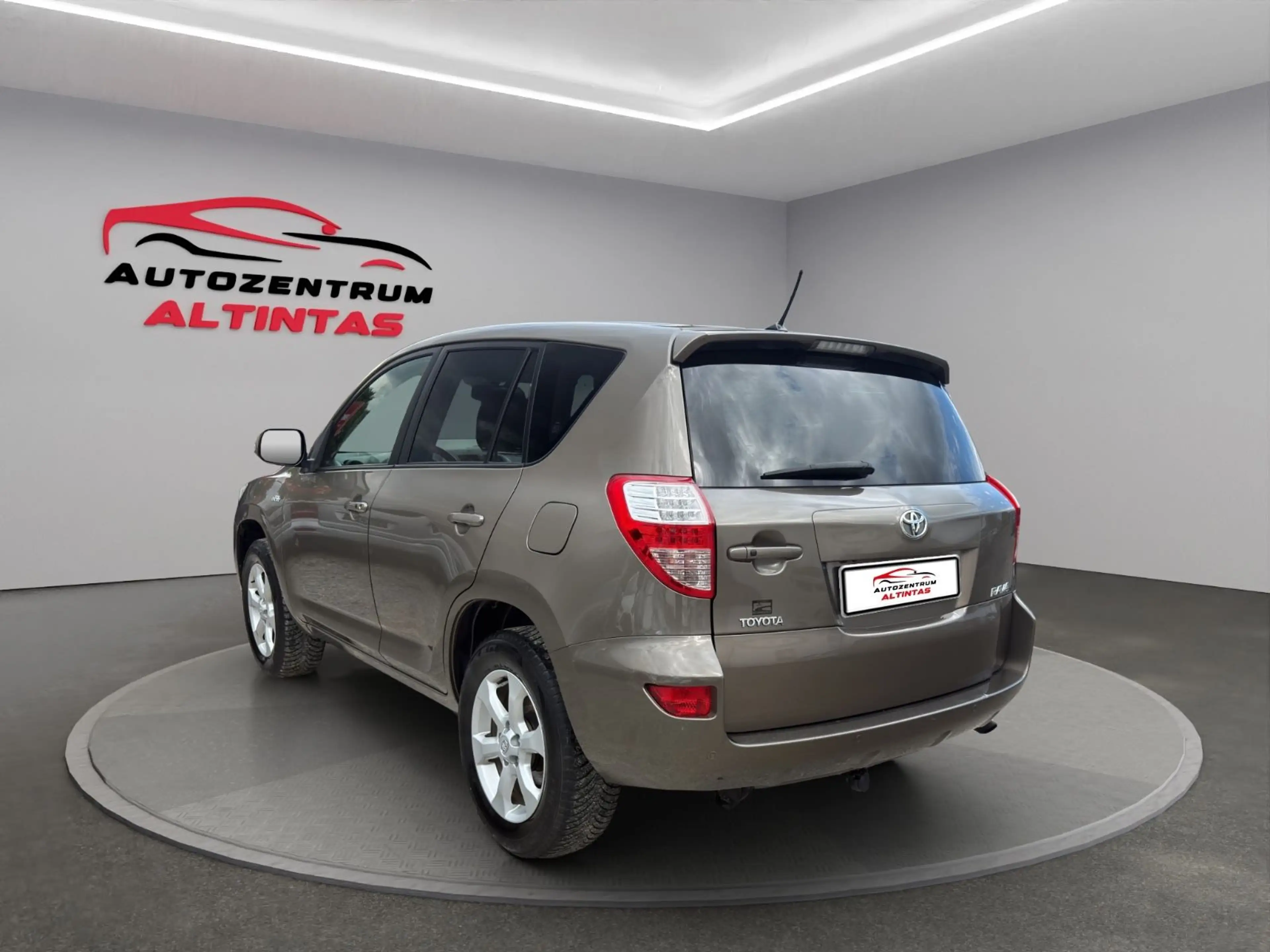Toyota RAV 4 4x4 LIFE*AUTOM.*KLIMA*NAVI*RFK*AHK*TEMP.* — photo 4