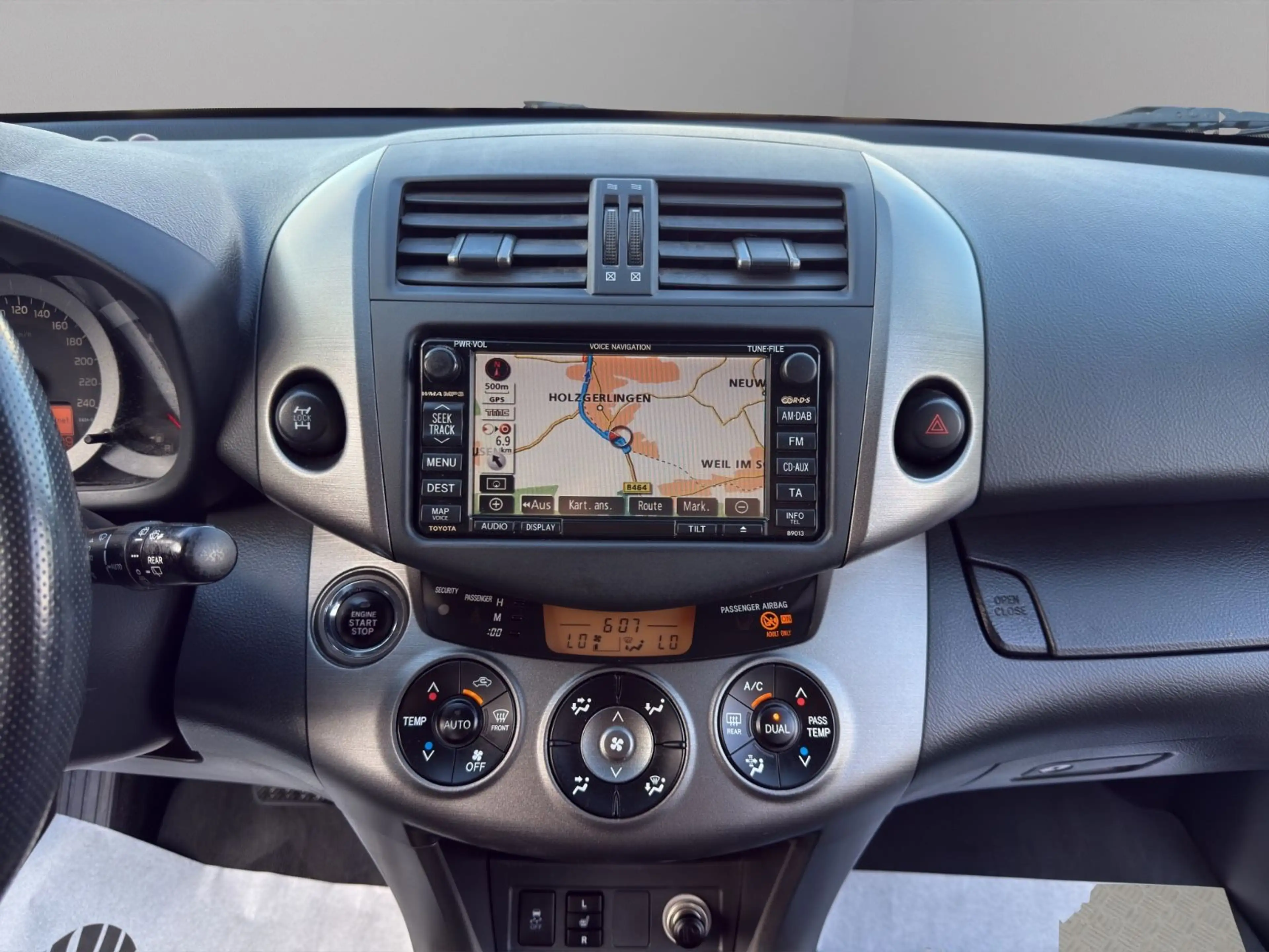 Toyota RAV 4 4x4 LIFE*AUTOM.*KLIMA*NAVI*RFK*AHK*TEMP.* — photo 15